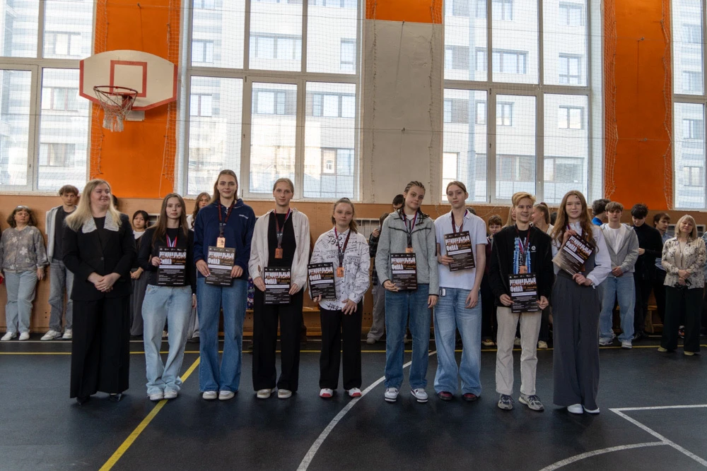 Наши звездочки 🌟  🤩 Сегодня у ребят старшей школы прошла торжественная линейка, на которой были нагр