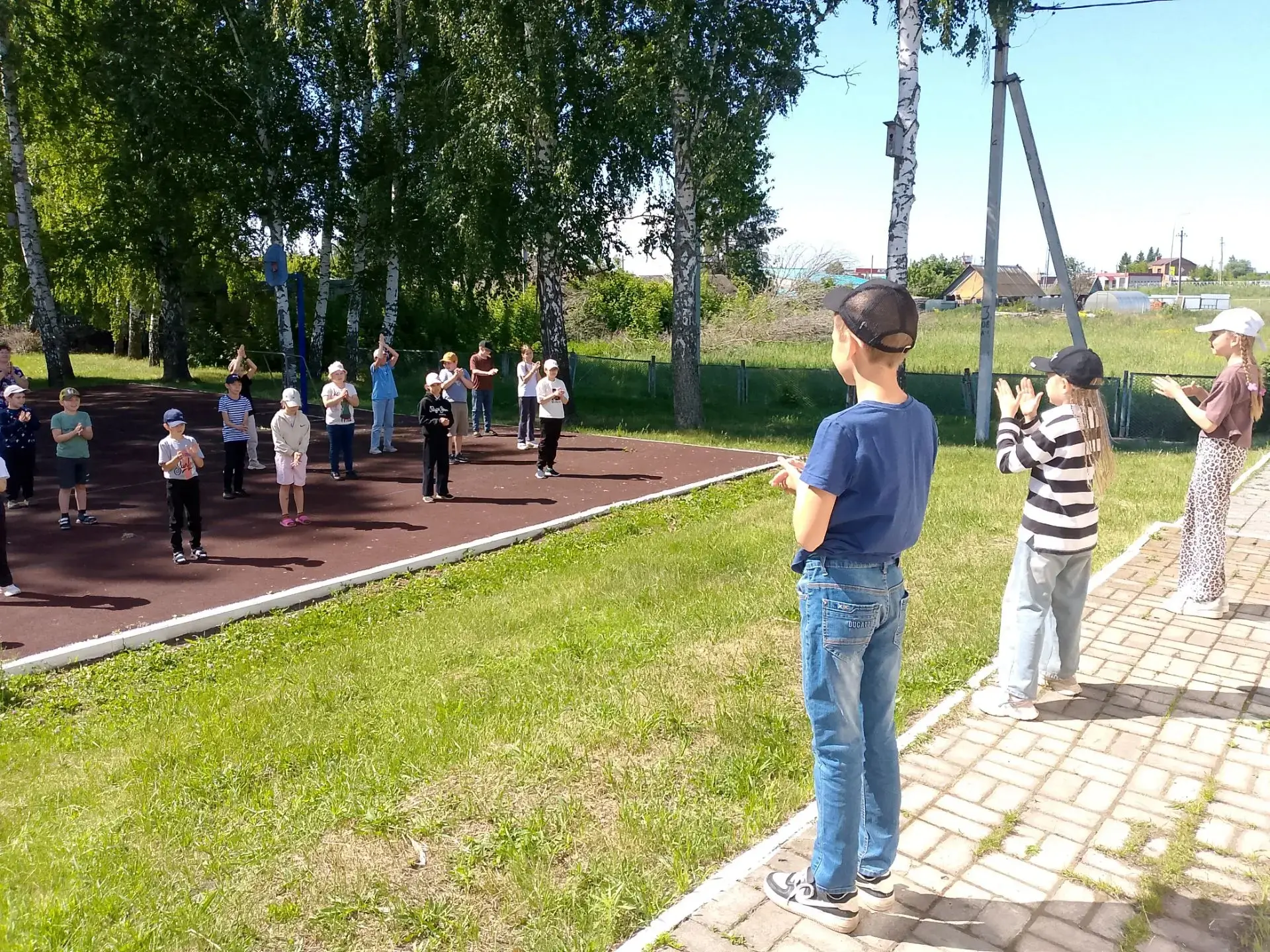 Сегодня в лагере с детьми говорили о национальных костюмах народов, проживающих в Татар...