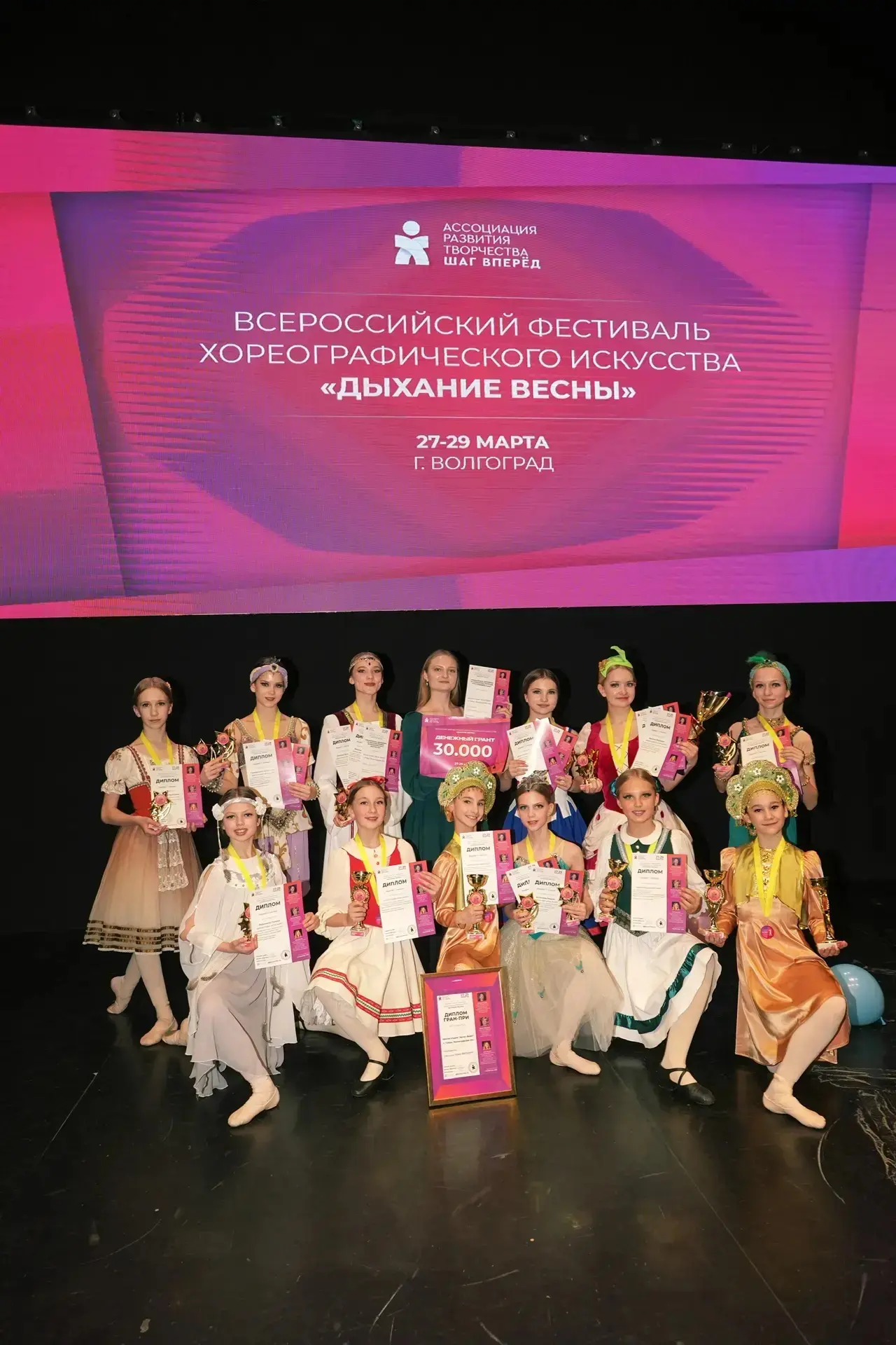 ✨Спешим поделиться приятными новостями! 🌸  🩰🏆Ученица 6А класса нашей школы - Пелагея Ситникова вмест