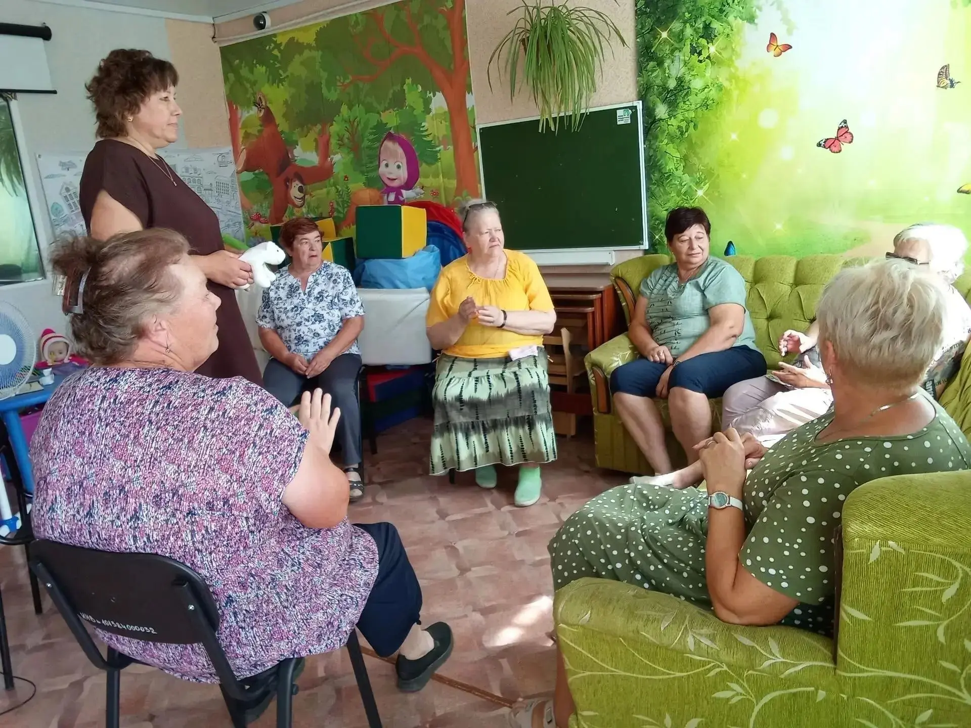 В Тальменском комплексном центре  социального обслуживания населения продолжается работ...