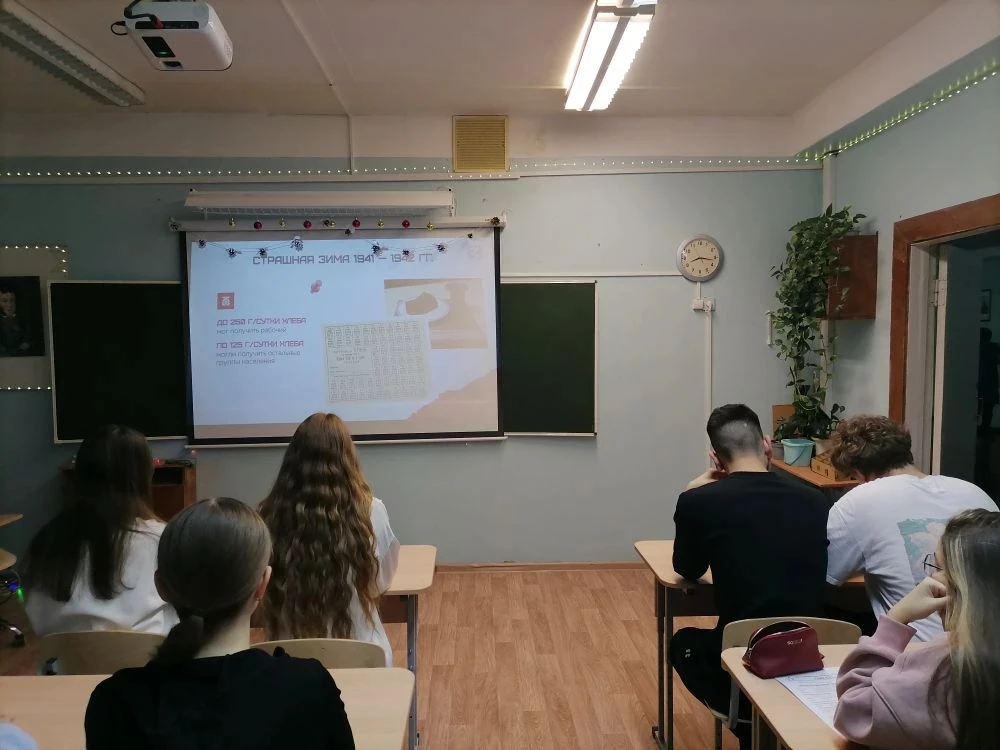 Сегодня важная и скорбная дата — День полного освобождения Ленинграда от фашистской блокады. 872 дол