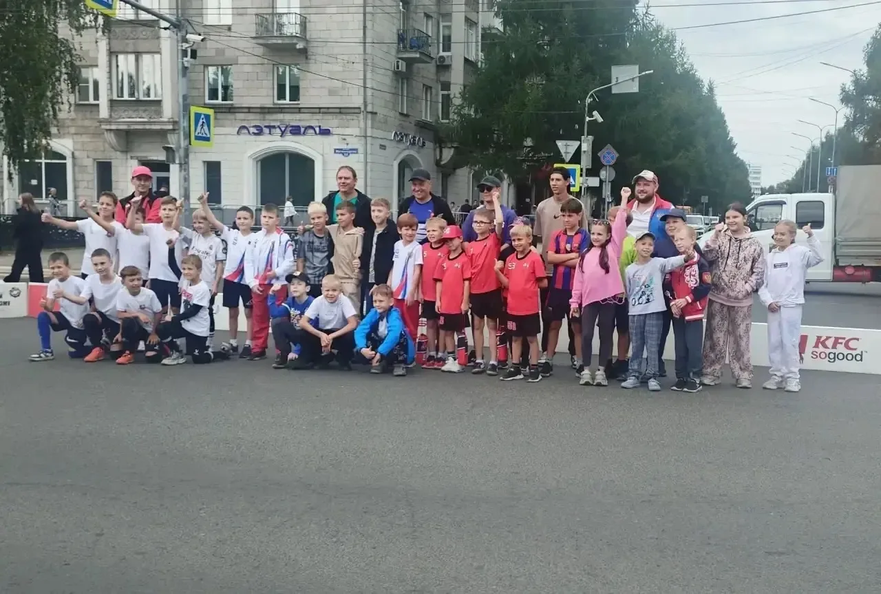 🗓 28 августа на спортивных площадках города состоялся турнир по уличному флорболу, при...