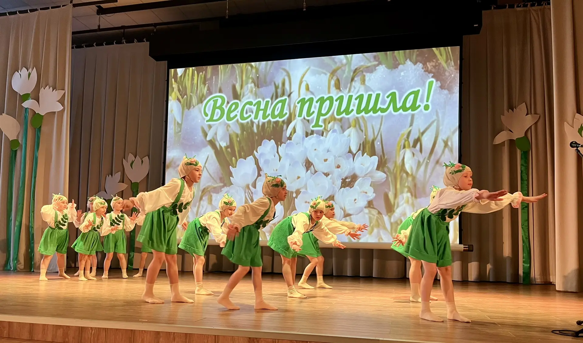 🌺🌸🌺🌸🌺 «У нас официально весна! И точка невозврата пройдена. 🚀  В школе выключили свет, чтобы зажечь 