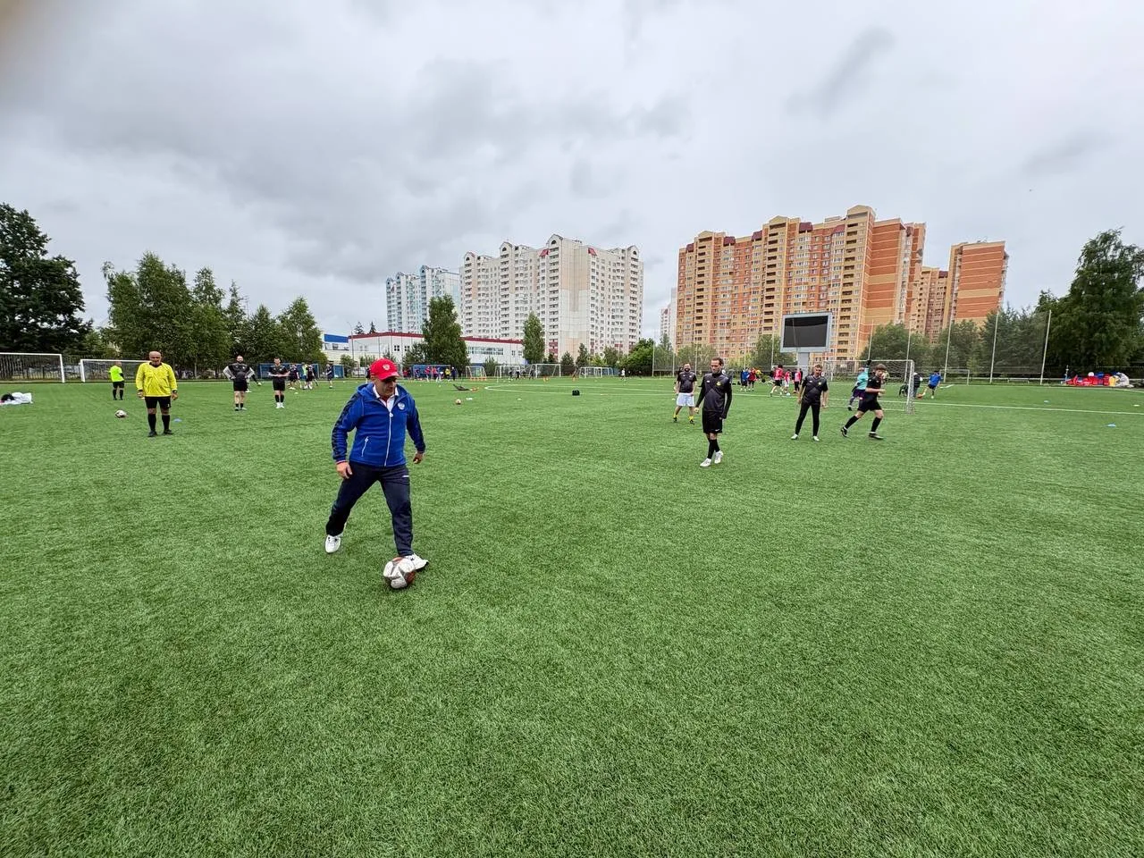 ⚽️ 14 июня на городском стадионе «Заря» прошёл третий этап Кубка Зари, посвященный Дню России. 

В т
