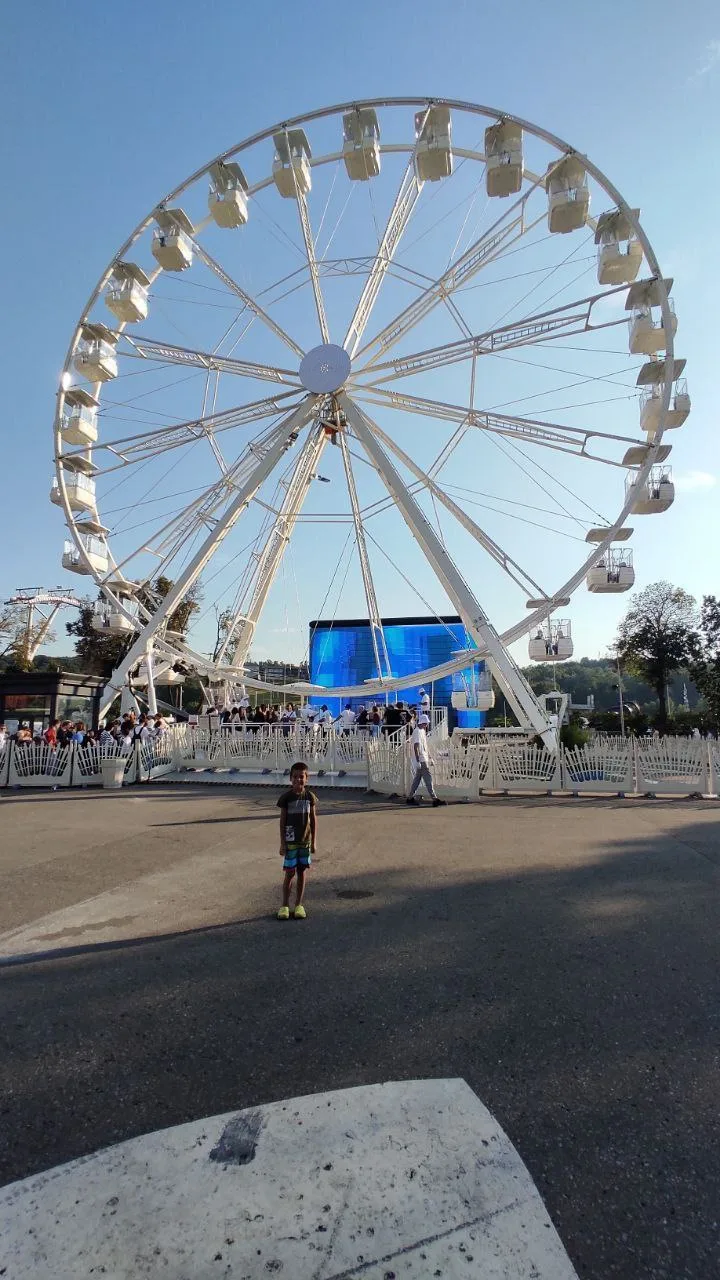 Бесплатное Колесо 🎡 Обозрения в Вешняках

✔️24 кабинки
✔️Высота 23 метра

📍ул. Вешняковская, вл. 1
