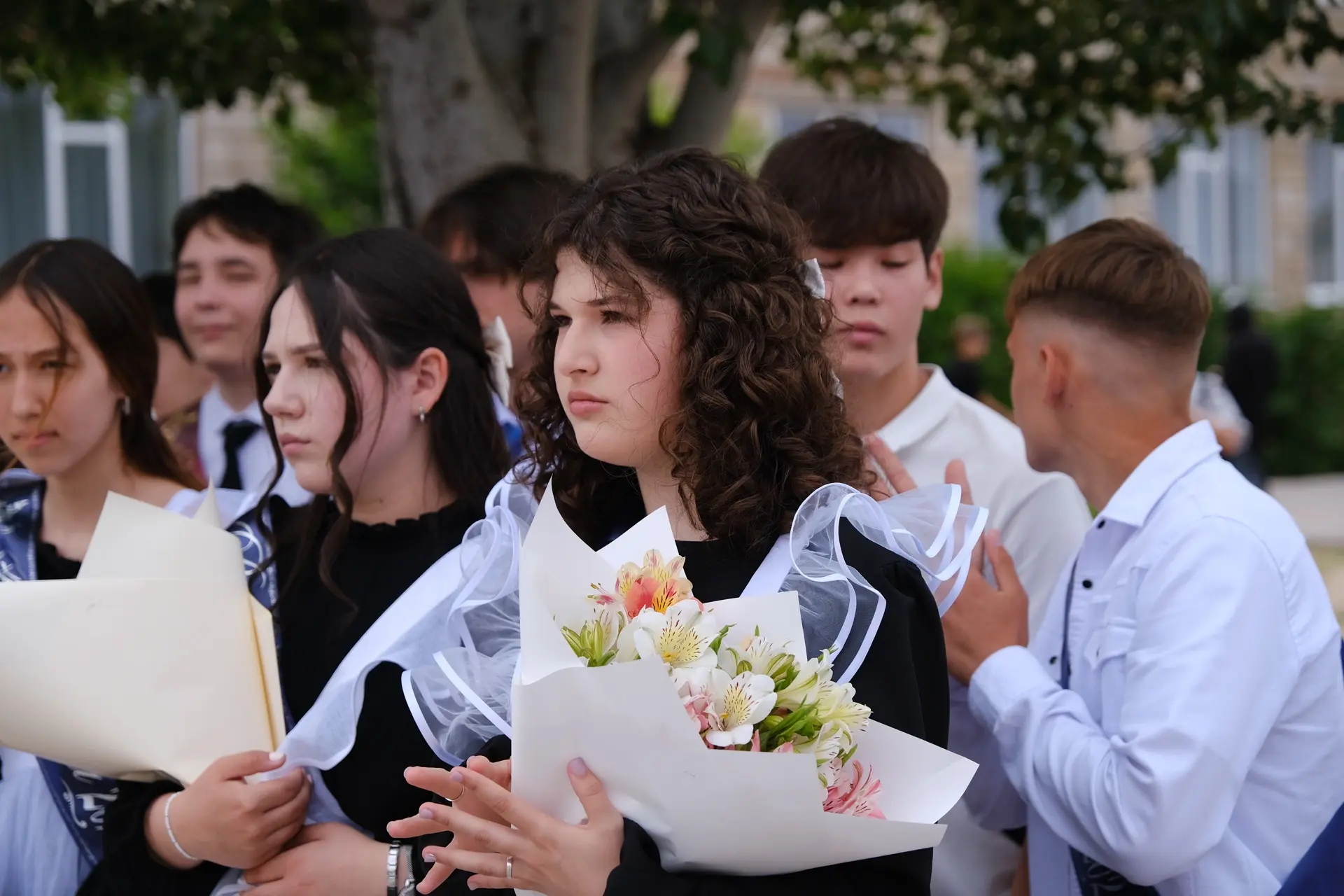 Торжественные линейки прошли во всех образовательных учреждениях Приволжского района, собрав вместе 