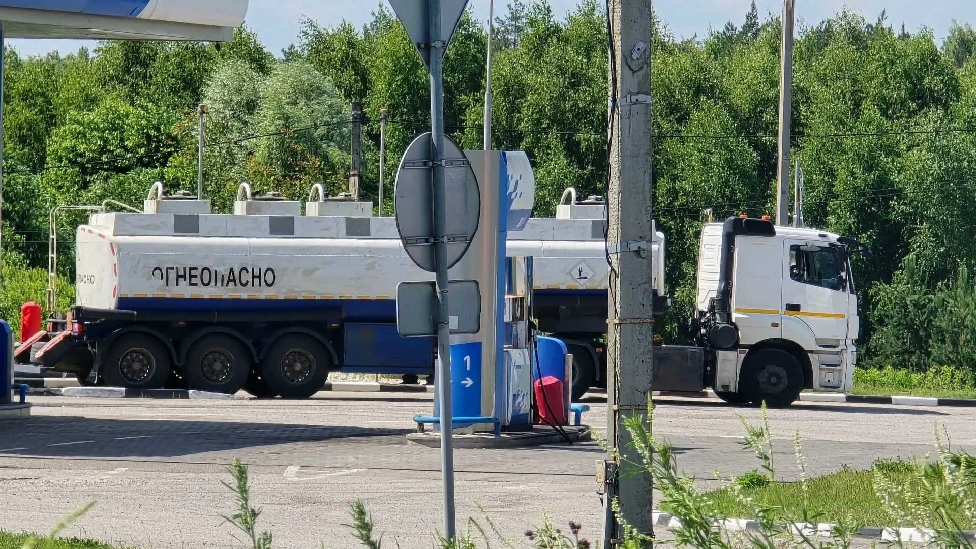 🚨⛽ «Праздник к нам приходит!» Встречаем долгожданные цистерны с топливом прямо как новогоднюю Кока-