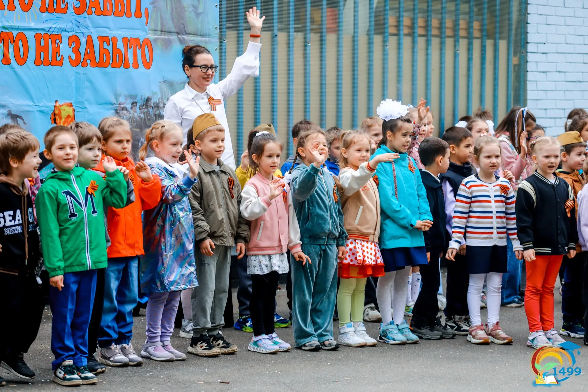 Вчера кадеты поменяли привычные уроки на очень важную миссию — подарить дошколятам праздничное настр