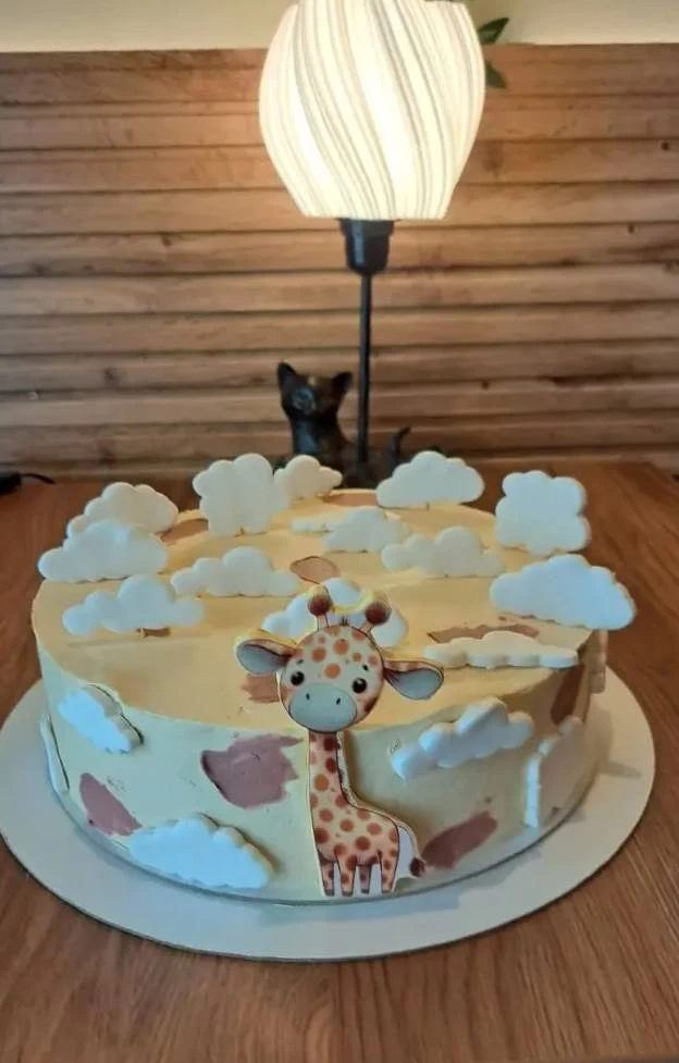 Милый торт с облаками из мастики и жирафом 😊

Заказать торт: 
📱 +7 903 500-57-35

Стоимость: 2200/