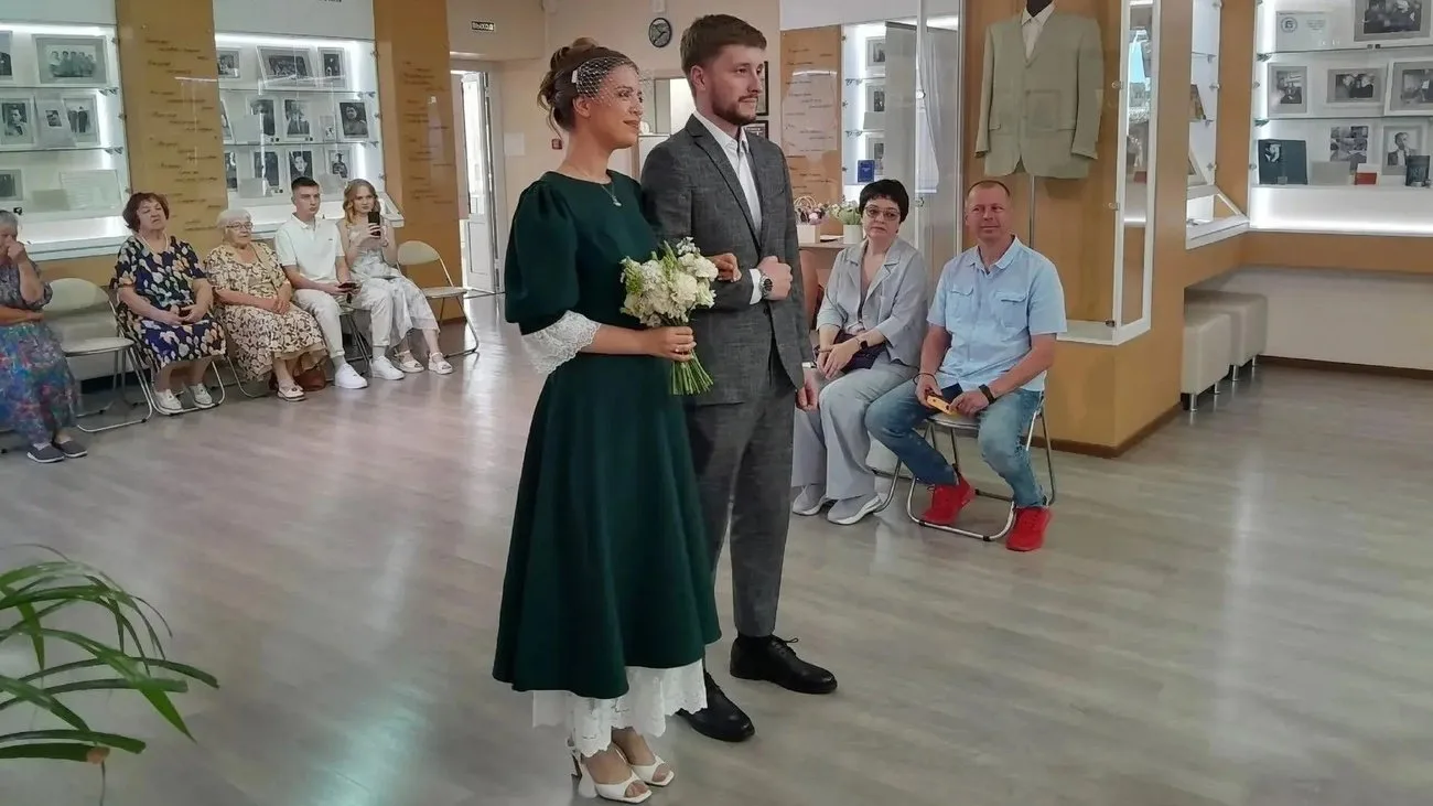 В Алтайском крае влюбленные поженились в музее Роберта Рождественского

Накануне дня рождения Роберт