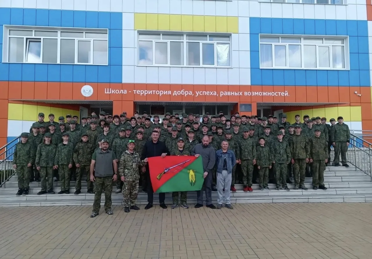 🇷🇺 Урок мужества в Монаковской школе.

В гостях у ребят побывали настоящие герои нашего времени: б