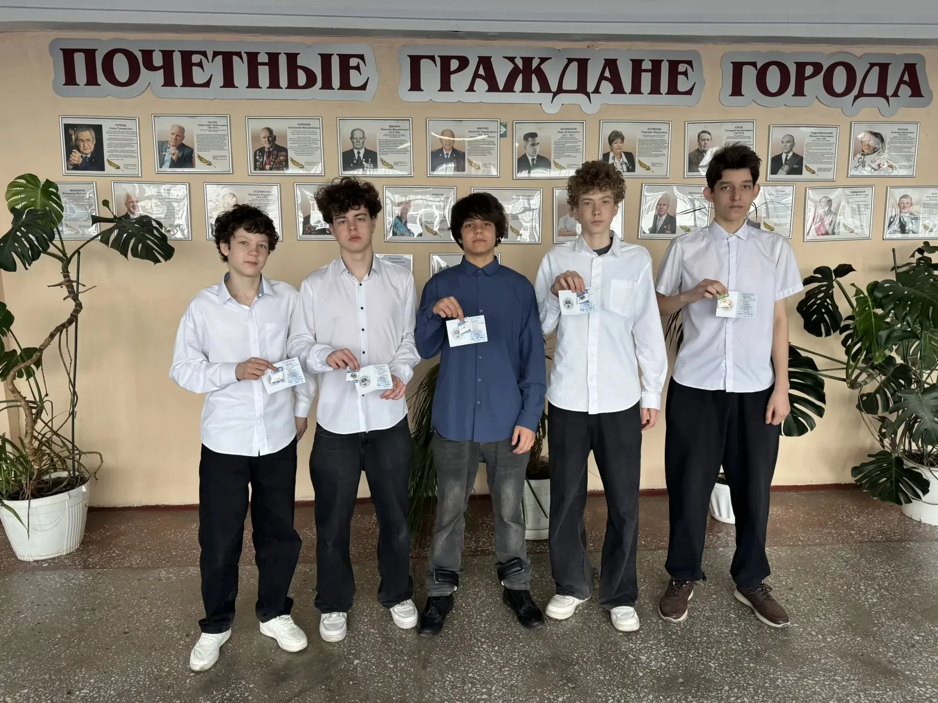НОВАЯ УЧЕБНАЯ НЕДЕЛЯ  в нашей школе началась с торжественной линейки и исполнения гимна РФ. По итога