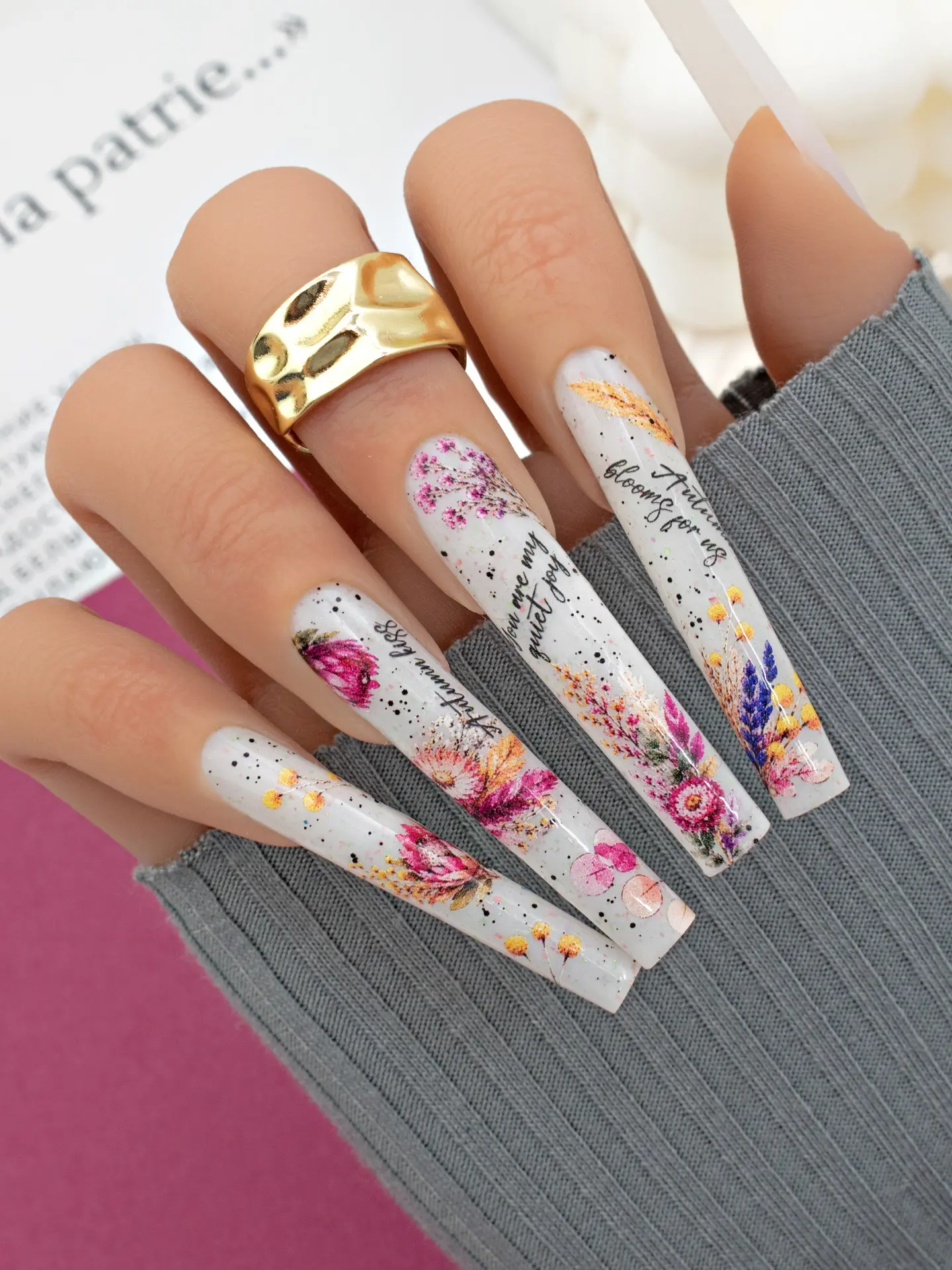 Красивый маникюр без компромиссов 🌸
Эти дизайны выглядят нежно, дорого и очень эффектно.

Слайдеры 