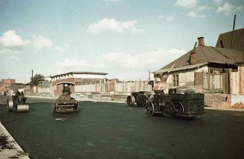 Укладка асфальта на Крымской набережной, 1939 год.