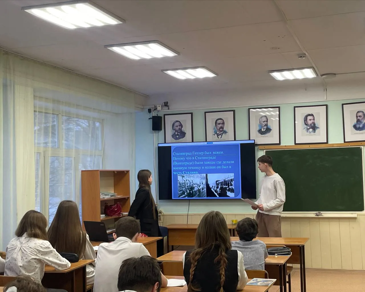 🇷🇺Сегодня в нашей школе состоялась торжественная линейка и прошли уроки, посвящённые Дню воинской сл