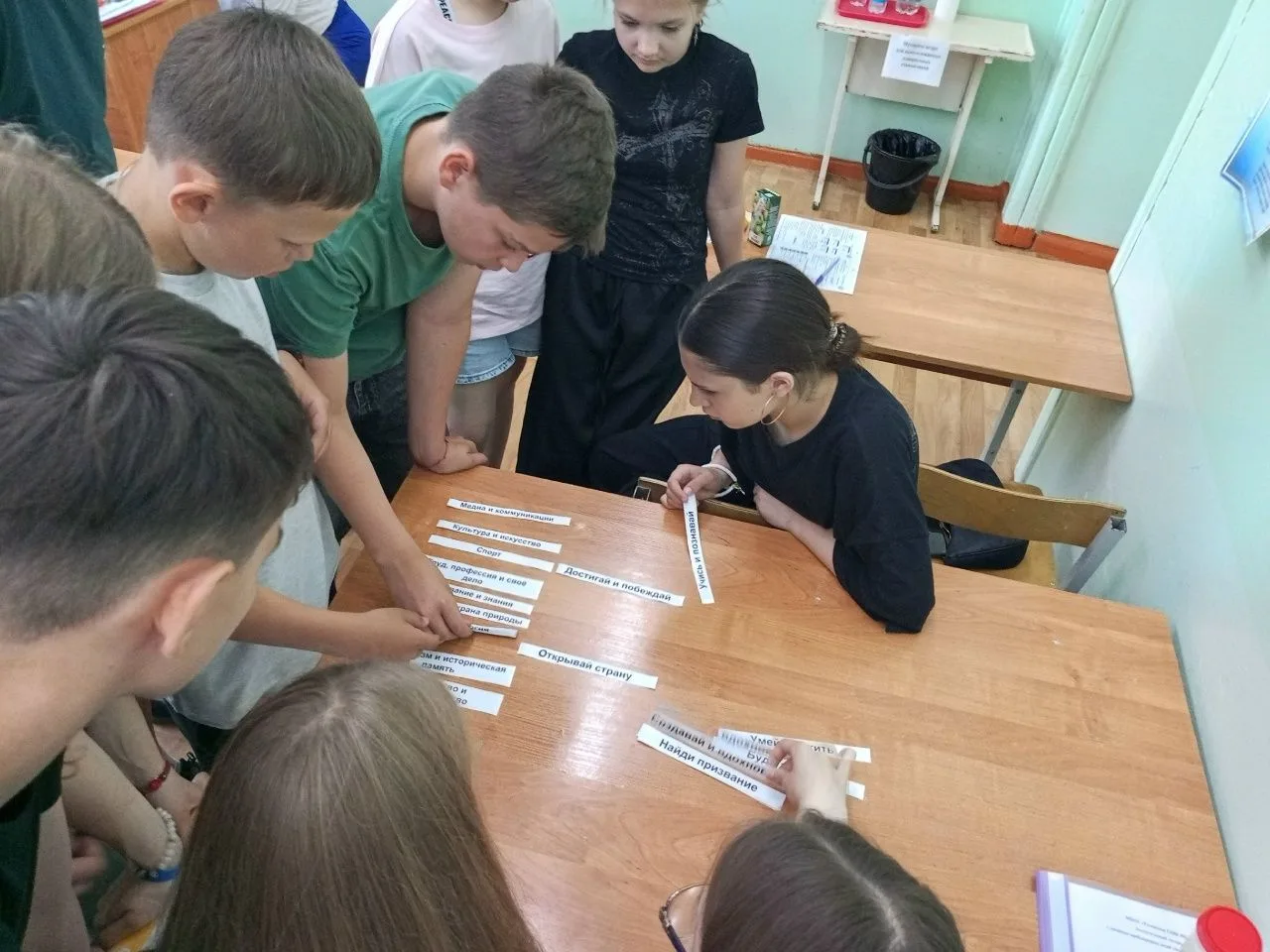 8 июня ребята из пришкольного экологического лагеря провели насыщенный день, полный открытий!
Утром 