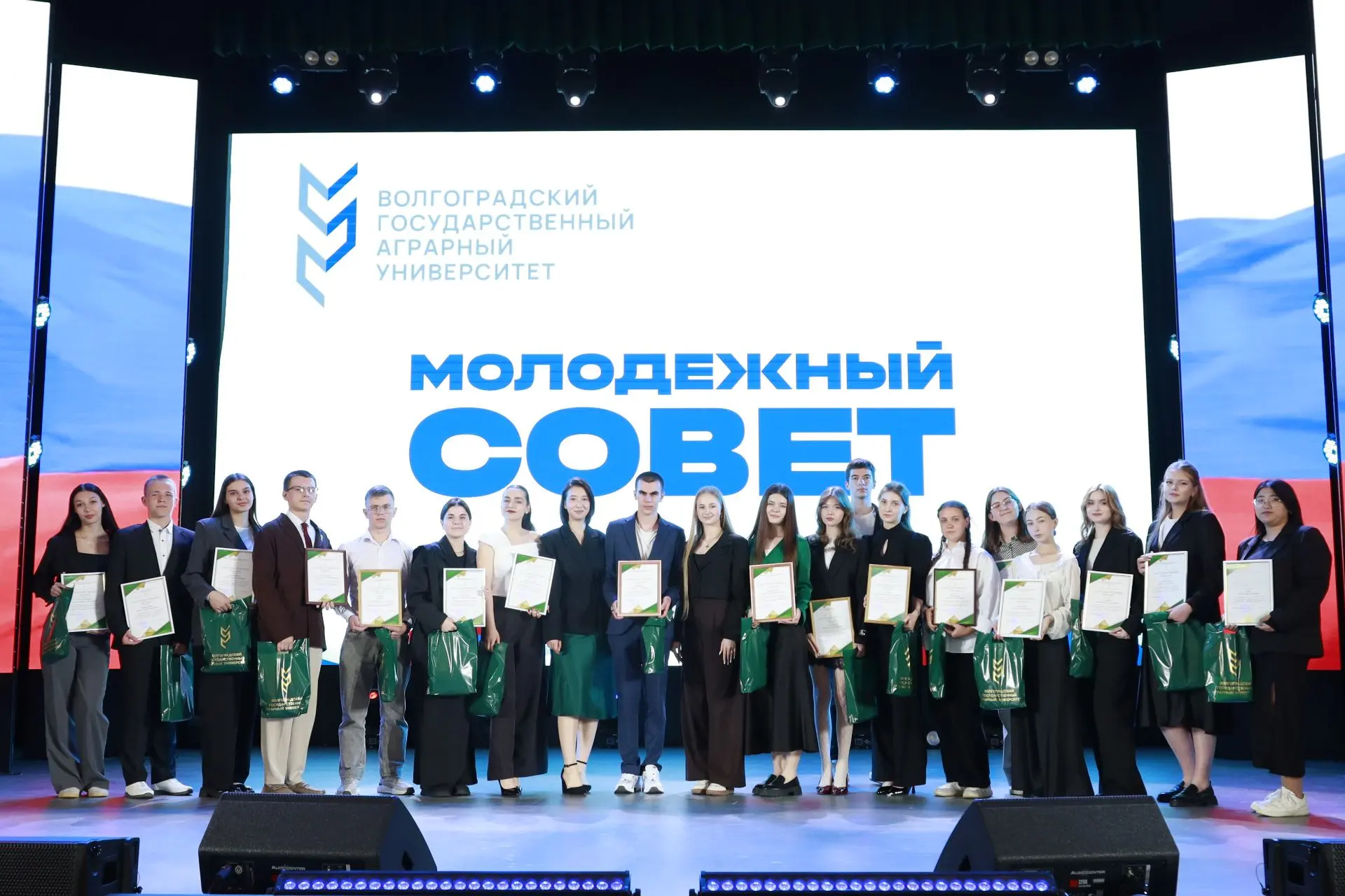 🏅 Активисты факультетов ВолГАУ получили заслуженные награды