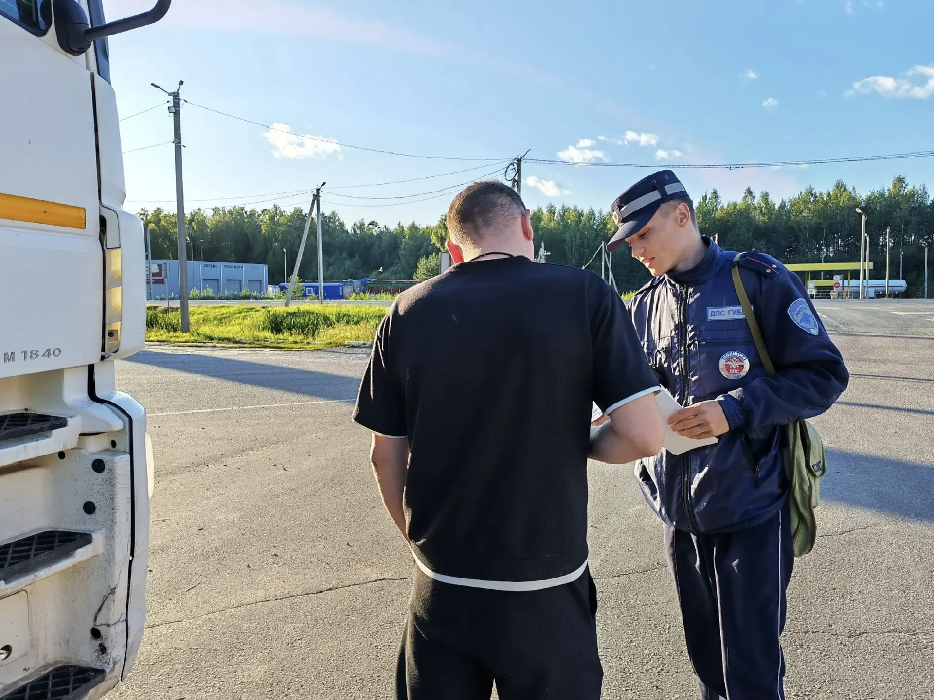 Автополицейские региона напомнили водителям о ключевых правилах дорожной безопасности