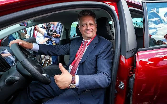 🇷🇺 Средняя цена автомобилей Lada на российском рынке составляет ~₽1,5 млн, тогда как ...