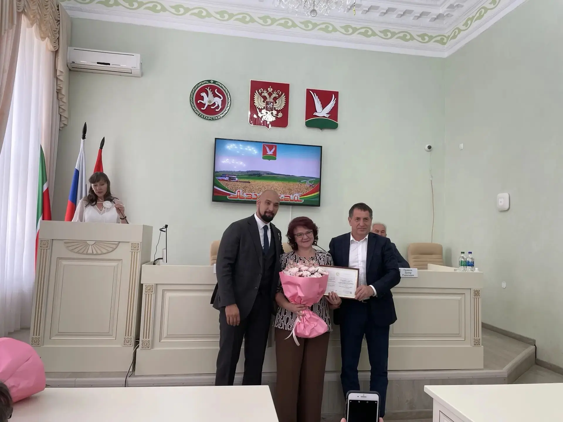 9 сентября в администрации города Азнакаево организовано торжественное вручение свидете...