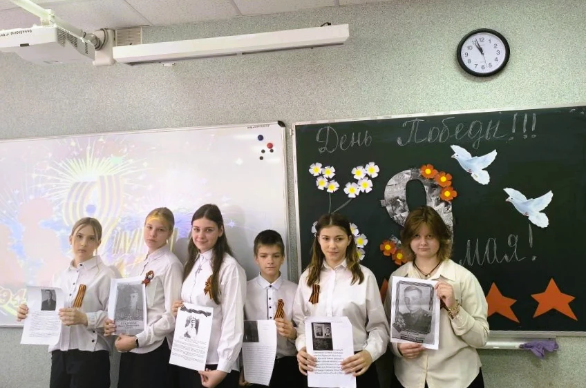🇷🇺 Живая история в каждом конверте: урок мужества в 6Ж классе 🕊️  Сегодня в нашем 6Ж классе прошёл о