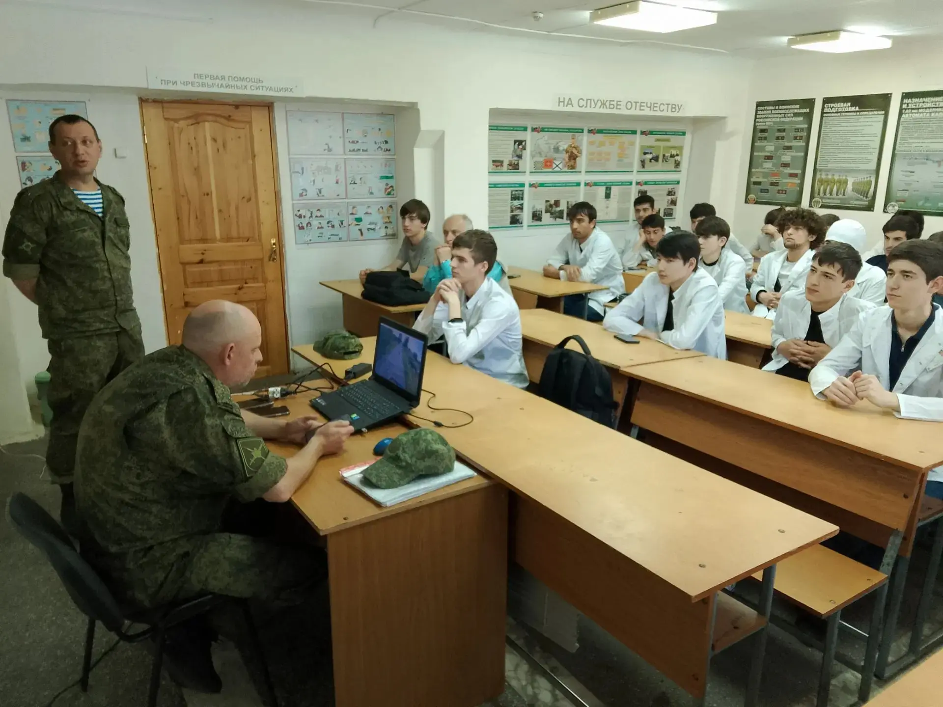 «Играл в стратегии? Считай, полдела сделал»

Тишина. На вопрос «Кто играл в PlayStation?» никто не п