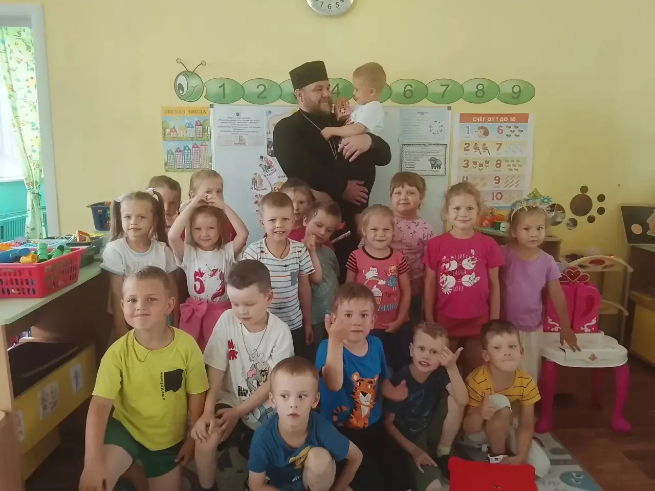 ☀️В честь Дня семьи, любви и верности дети старшей группы совместно с воспитателем Коро...