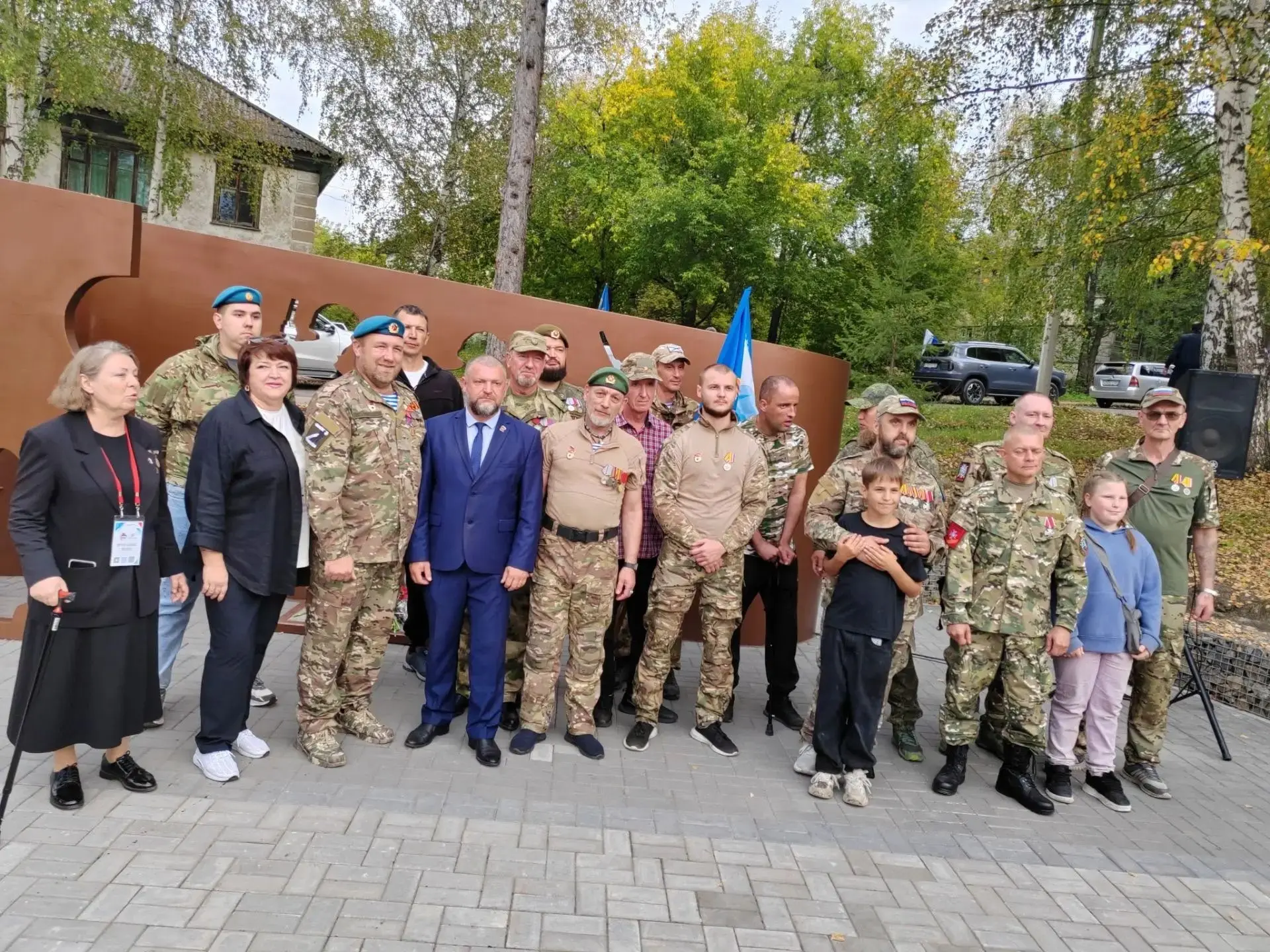 Сквер «Защитник отечества» стал новой точкой притяжения: в Дивногорске почтили память г...