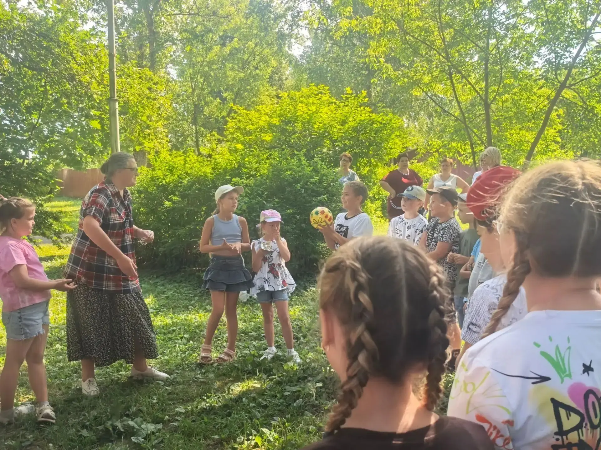 20 июля
Сегодня в лагере прошел тематический день, посвященный народным традициям. В гости к ребятам