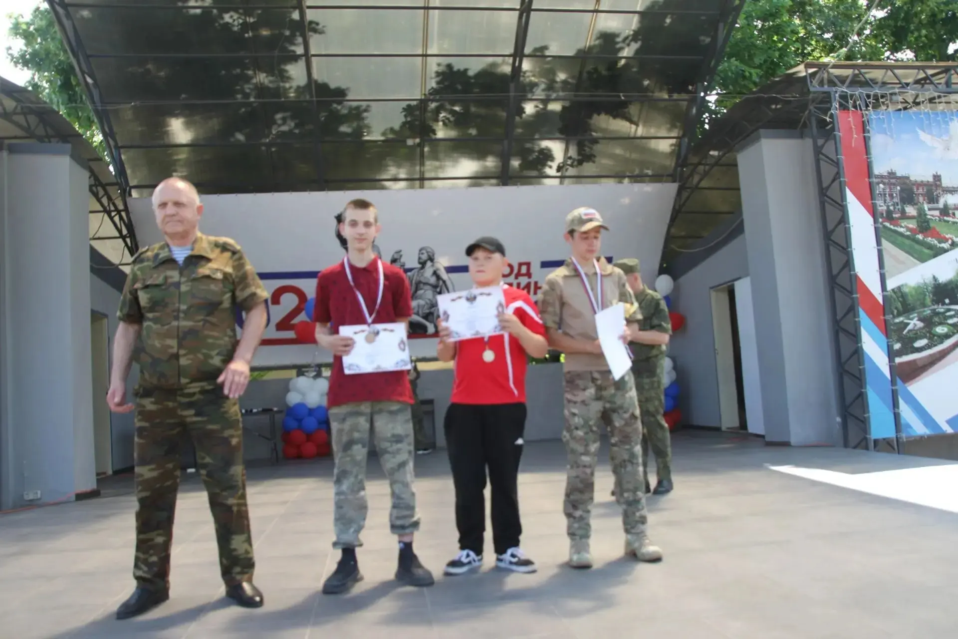 🎉🎉 Казачья удаль и сила духа: в городском парке прошли зрелищные соревнования по многоборью.
🎊🎊 