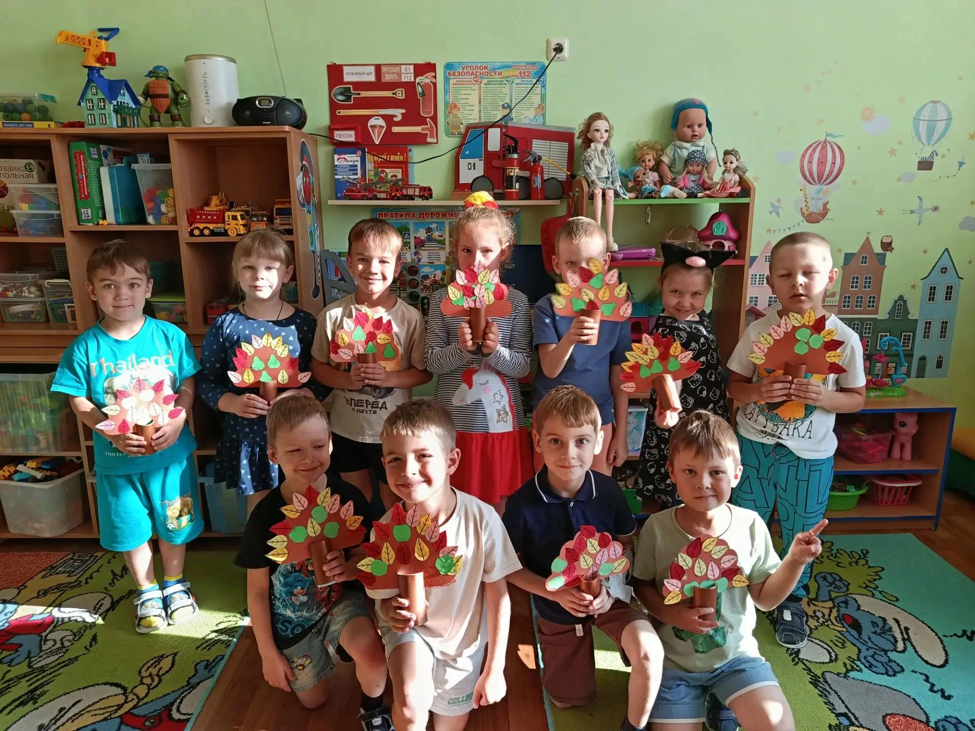 Смотрите, какие чудесные деревья выросли у нас! ❤️ Наши ребята из группы "Звездочки" со...