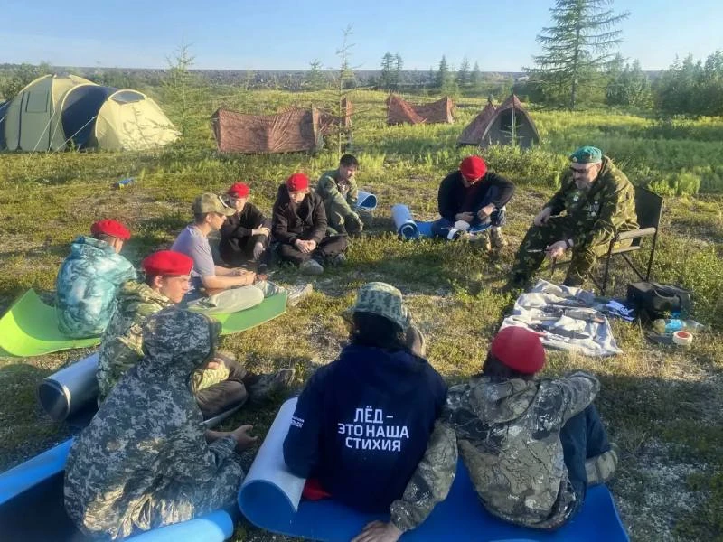 🏕️ В Норильске прошёл военно‑патриотический полевой выход «Тропа разведчика» для юнармейцев 

📌 Он