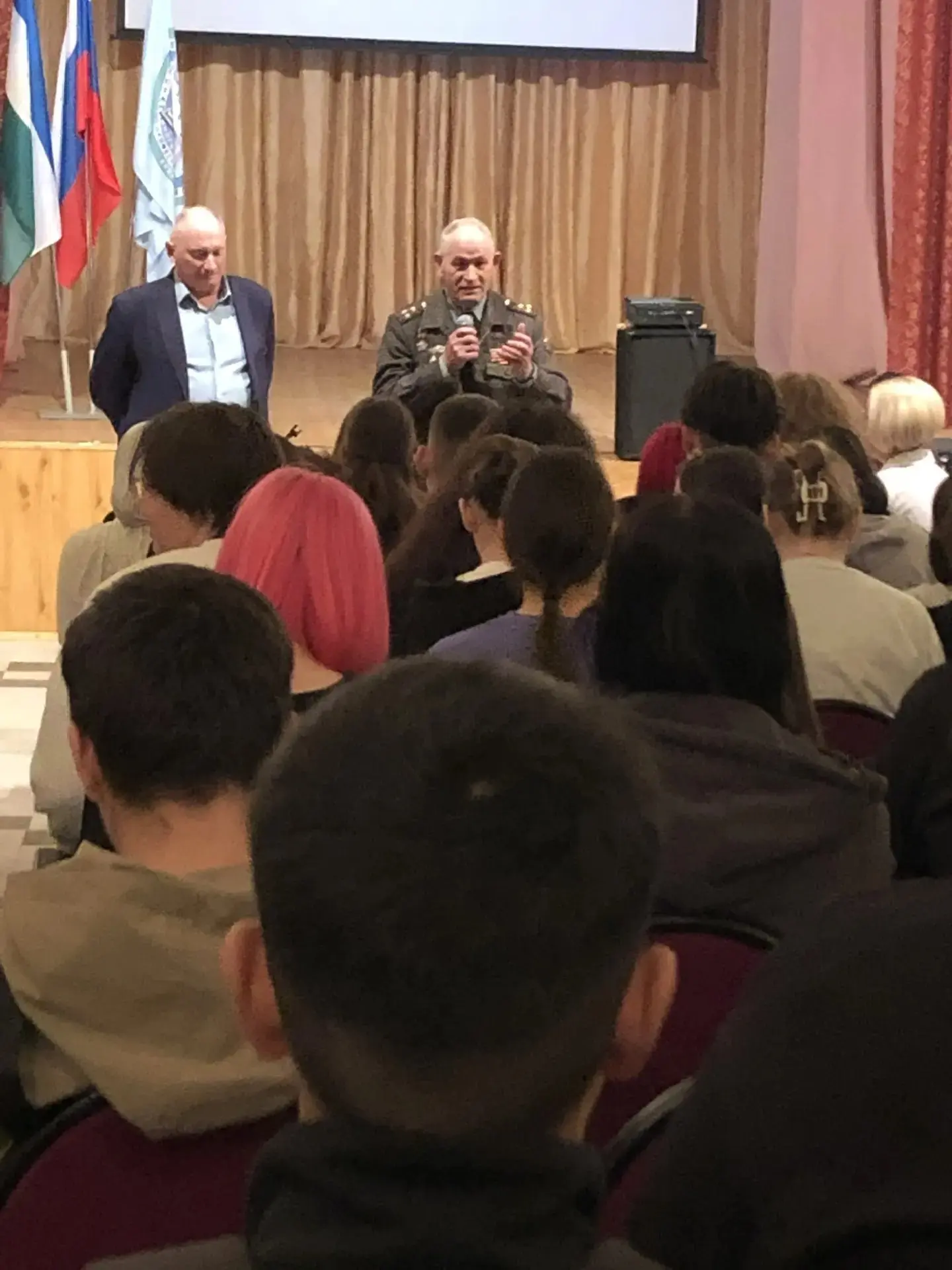 Важная встреча в преддверии Дня Победы: герои прошлого и настоящего! 🇷🇺