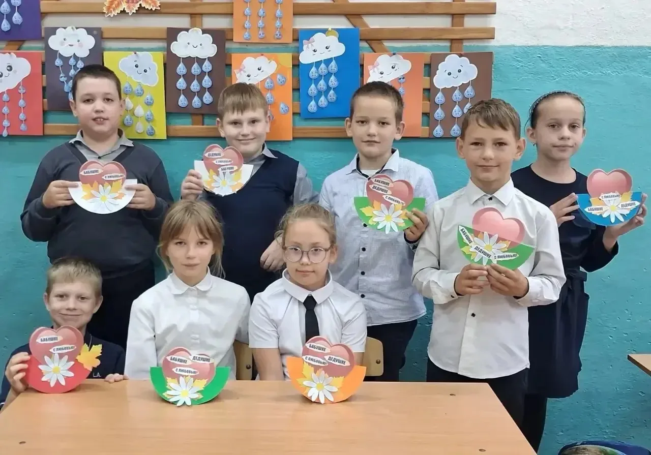 🎉 «Согреем сердца добротой»: как прошёл классный час ко Дню пожилого человека