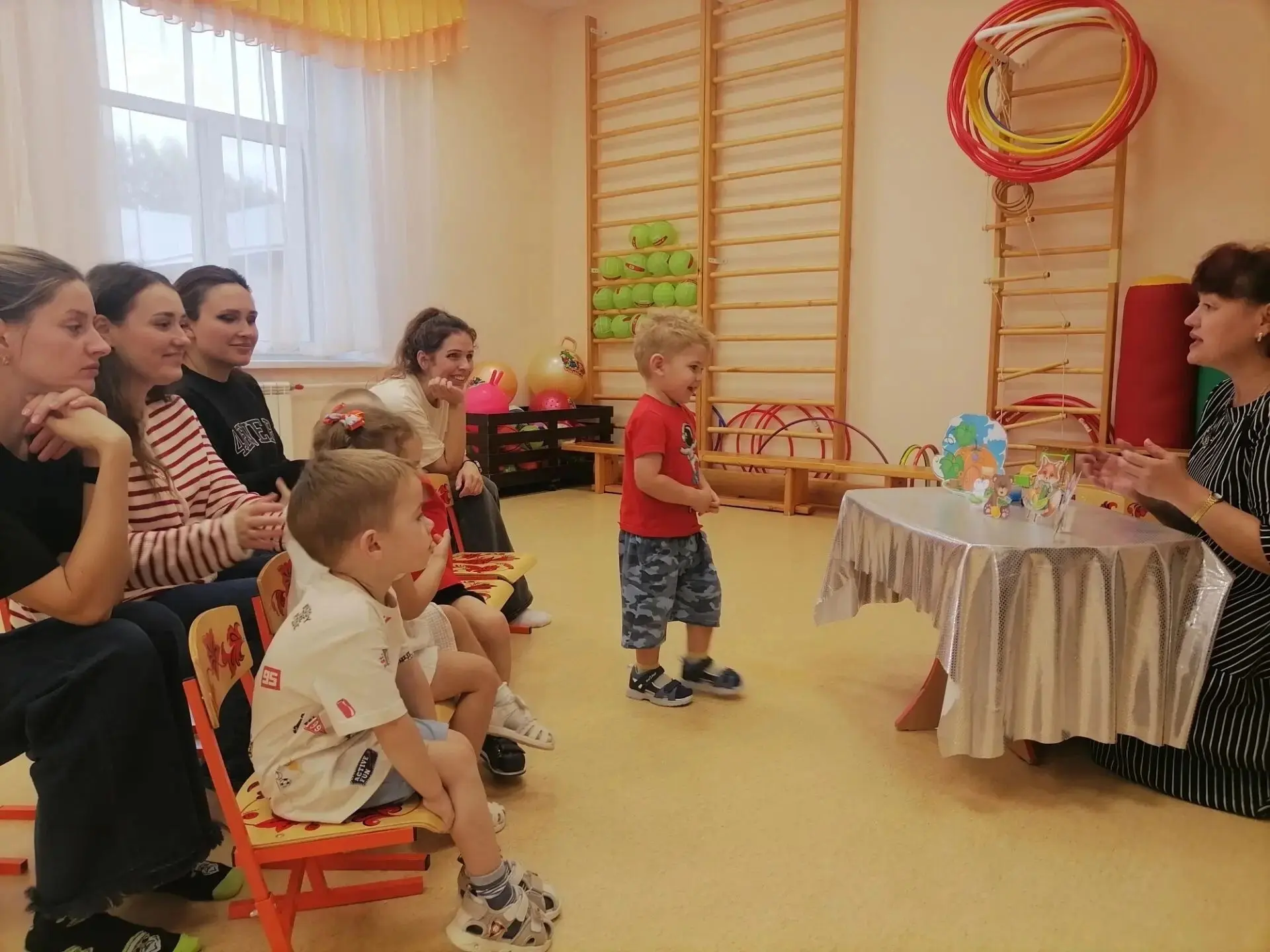 🍂 Физкультурно‑логопедическая гостиная в группе «Звёздочки»: осень, сказки и творчеств...