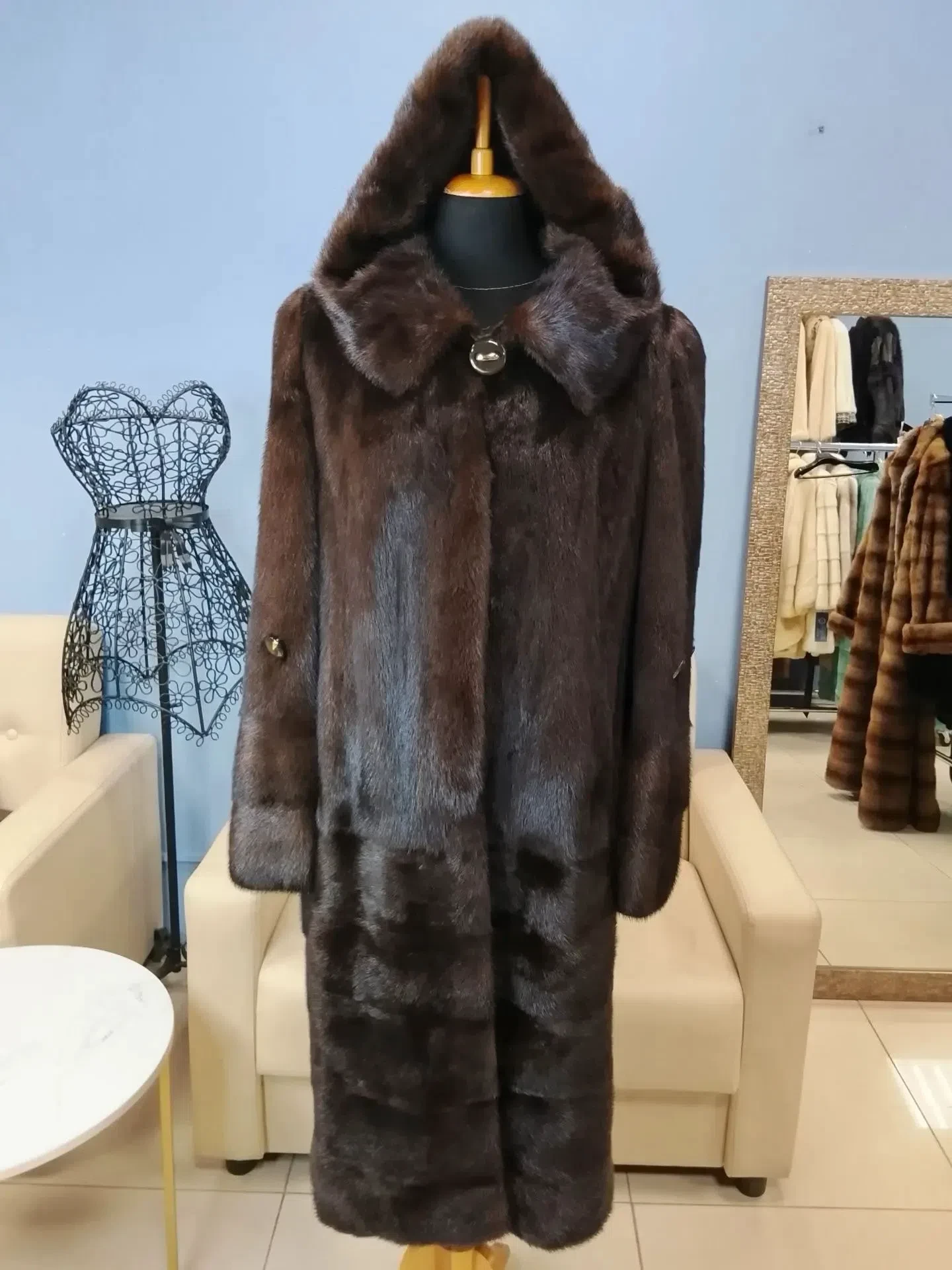 Новая норковая шуба с капюшоном, цвет махагон, фасон москвичка