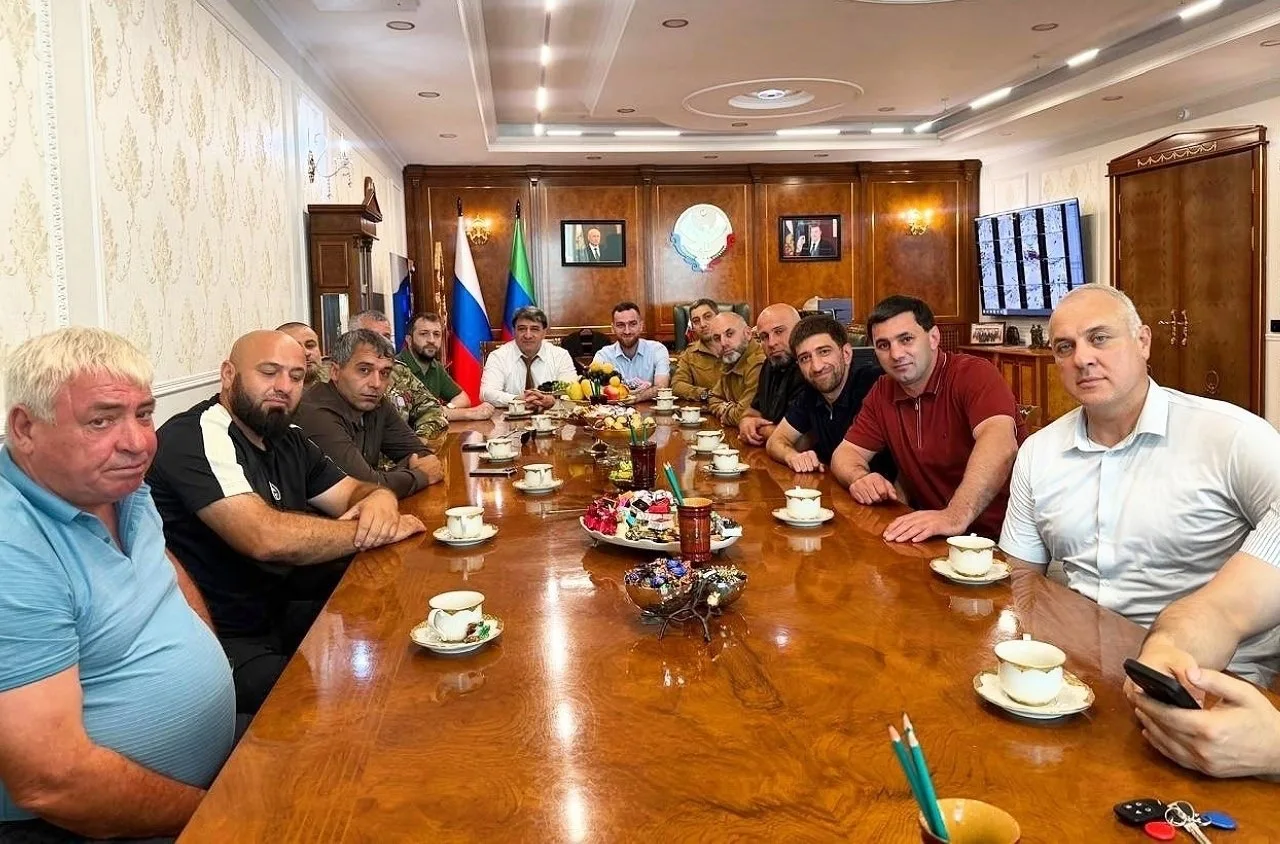 Уважаемые махачкалинцы! 

Сегодня провел важную рабочую встречу с участниками и ветеранами специальн