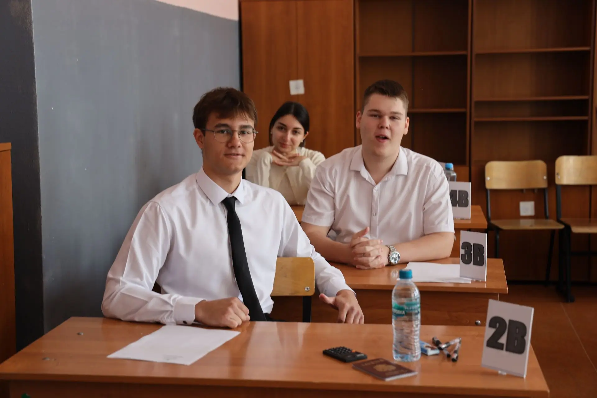 🖊Около 3 тысяч одиннадцатиклассников сдают ЕГЭ по физике и обществознанию
 
Сегодня ЕГЭ по физике с