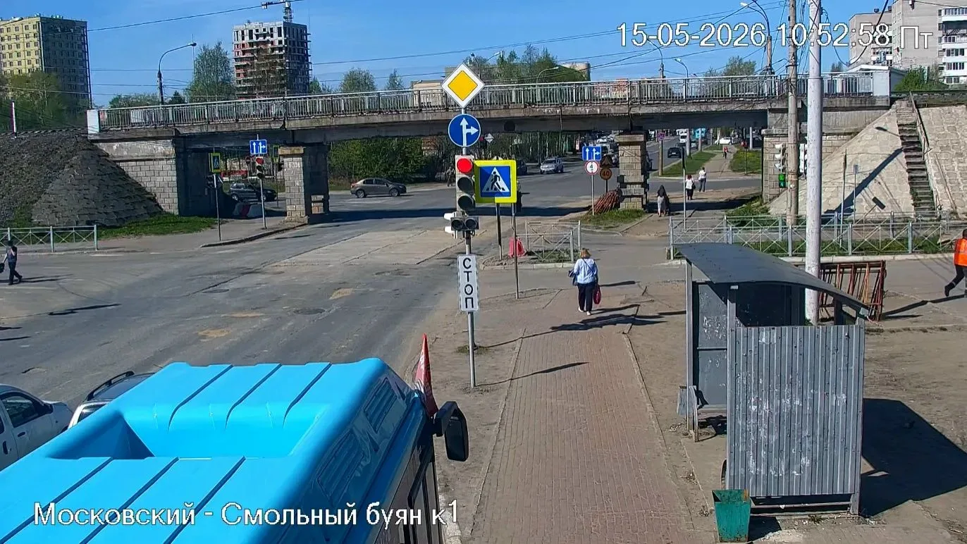 В Архангельске открыли проезд по перекрестку Московского проспекта и улицы Смольный буян  Один из са