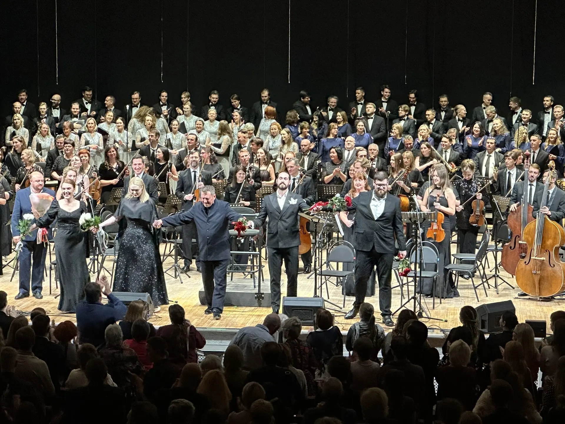 Вчера впервые побывала на концерте в филармонии. Открытие сезона... И, честно, я до сих...