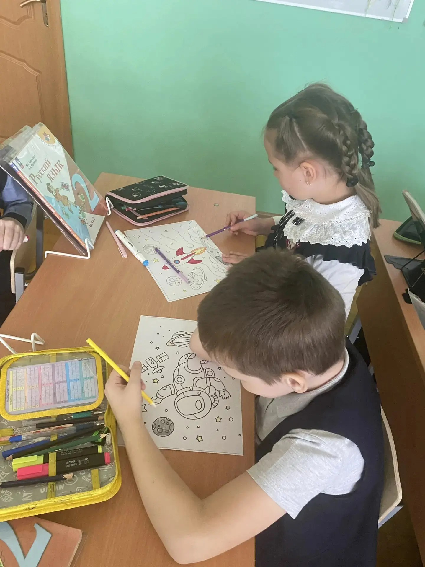 🚀 Наш 2 "В" в космосе! 🚀    Сегодня у ребят нашего 2 "В" класса был настоящий космический день! Мы о