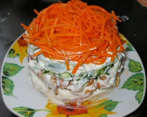 ​​САЛАТ С КУРИЦЕЙ И ОГУРЦАМИ