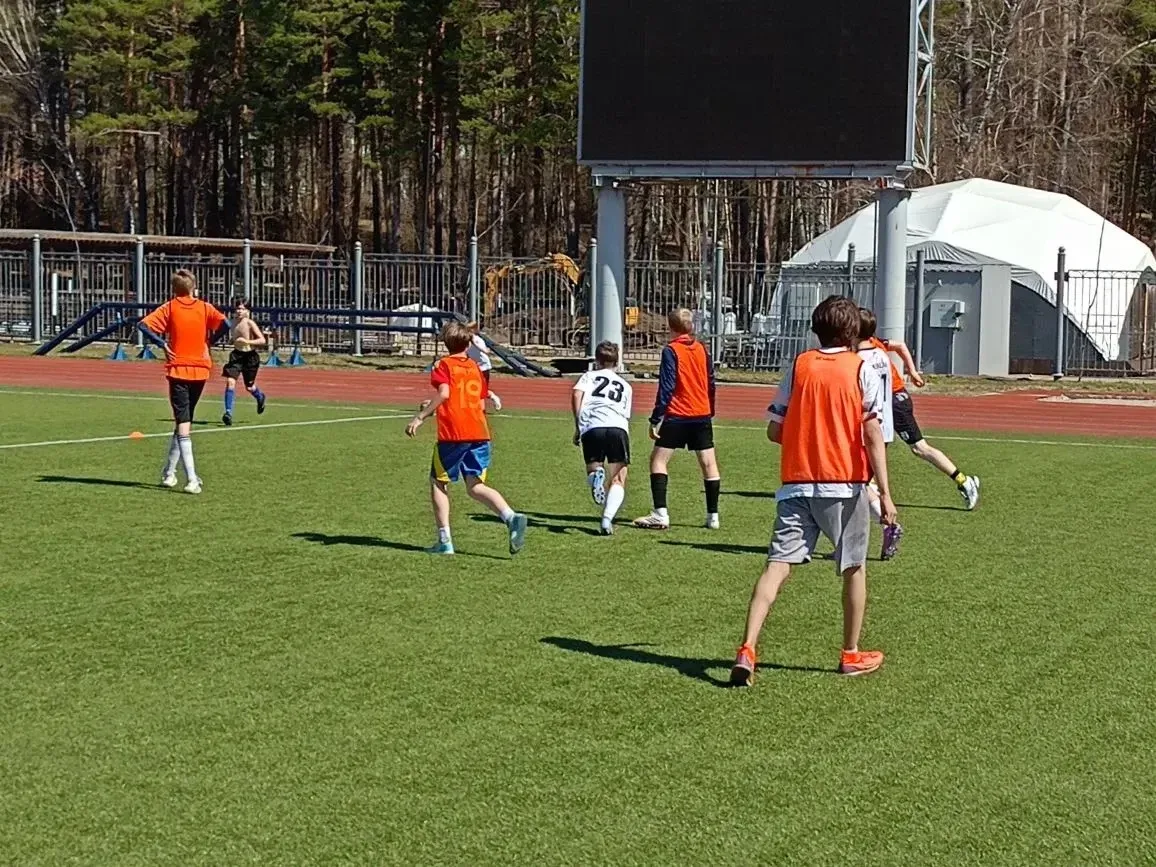 ⚽️ Турнир «Кожаный мяч»: наша команда — 2‑е место!
Гордимся ребятами! 💪👏