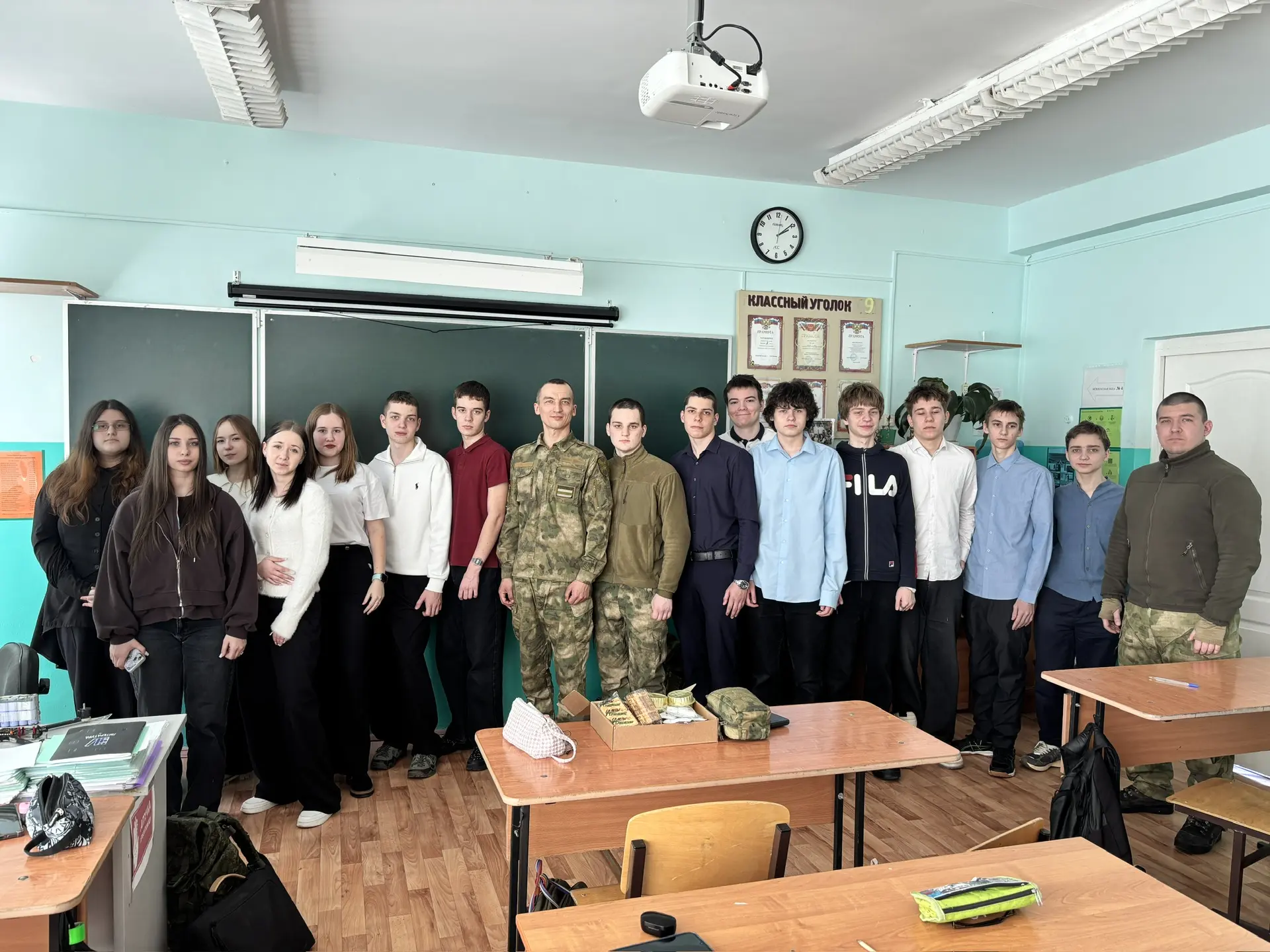 Встреча с героями: как наши школьники познакомились с армией и попробовали себя в роли операторов др