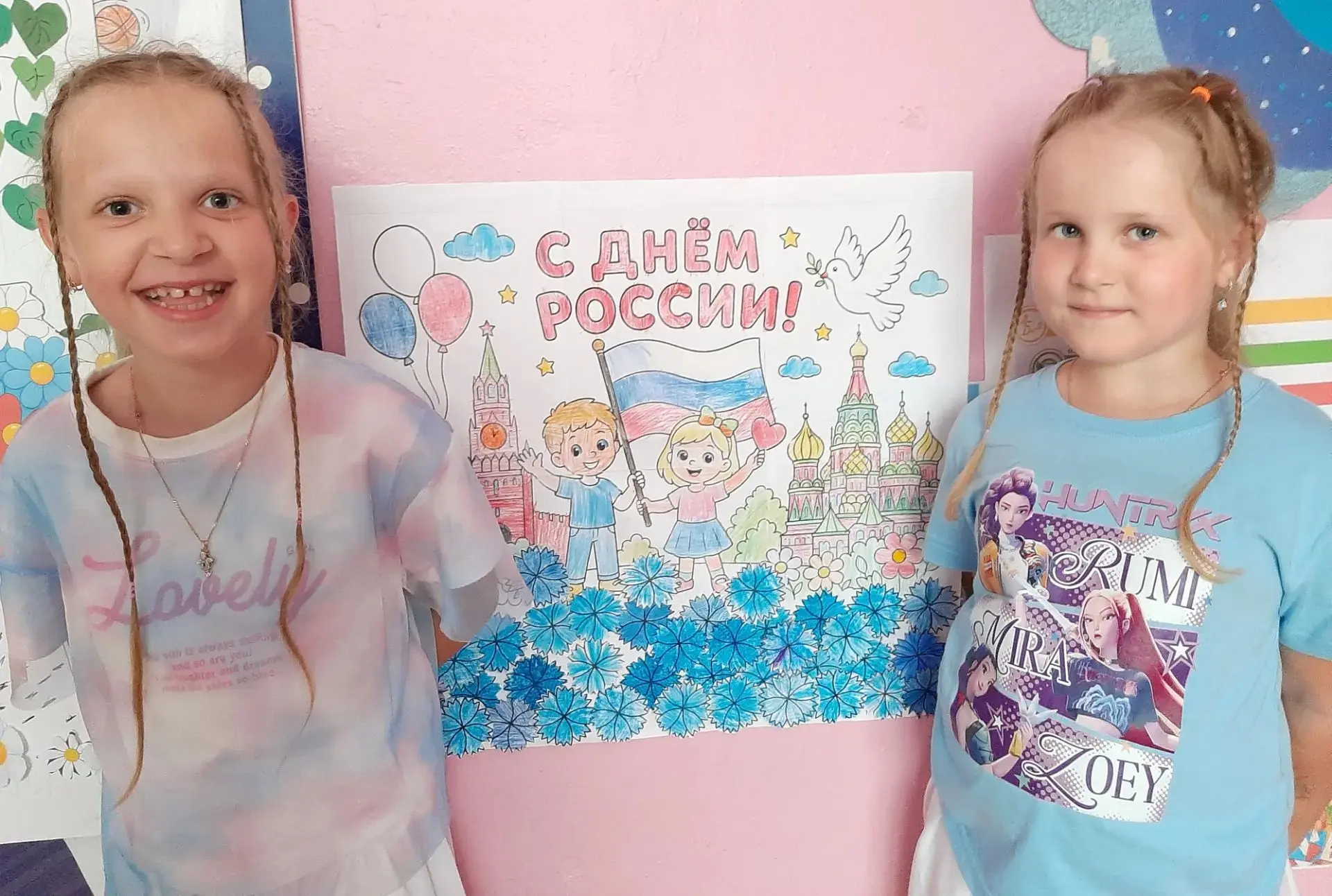 МЕГА-РАСКРАСКУ "С ДНЕМ РОССИИ!"🇷🇺
создали ОРЛЯТА-МАСТЕРА гр.16🖍✏
Коллективная творческая работа д