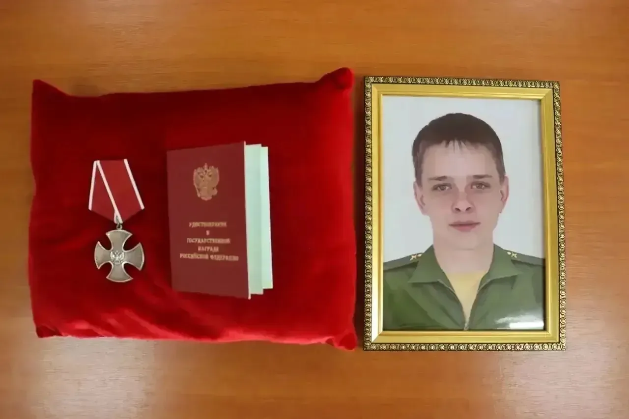 В Лисках передали орден Мужества семье погибшего героя земляка Липунова Александра Нико...