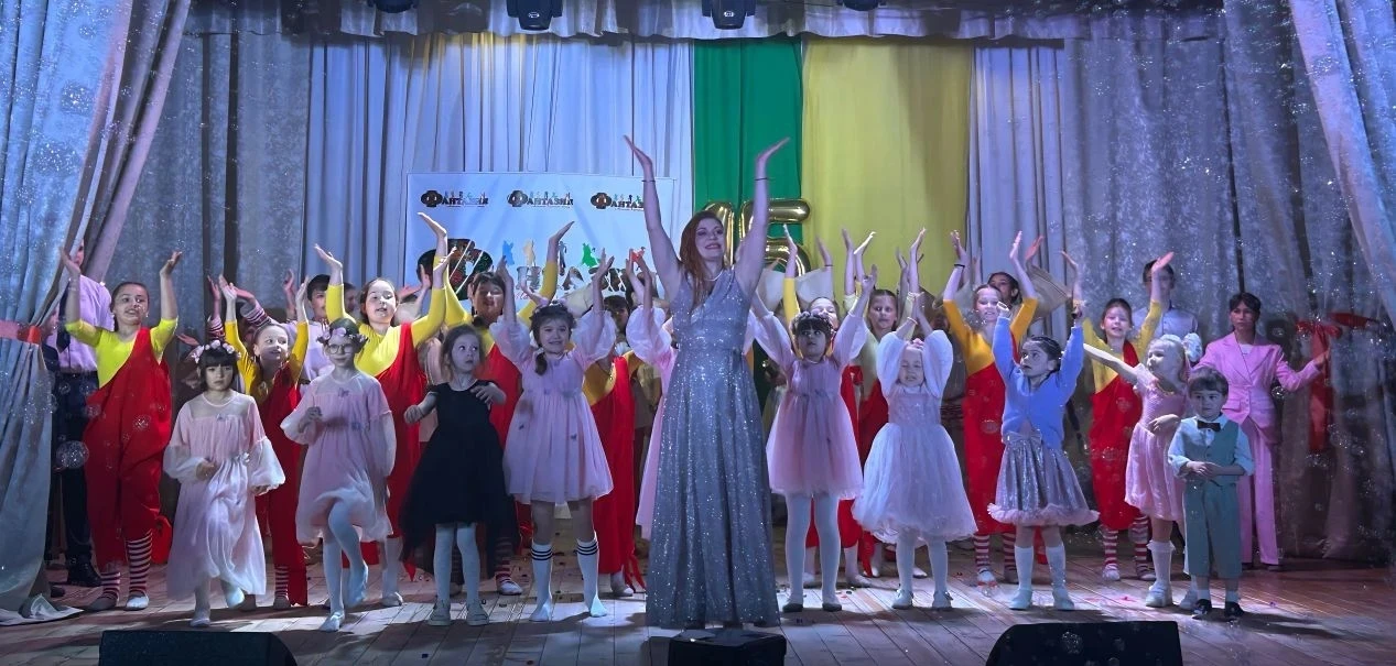 🎉 15 лет вдохновения и грации!🎉

16 мая в в филиале №1 с.Махалино  состоялся большой отчётный конц