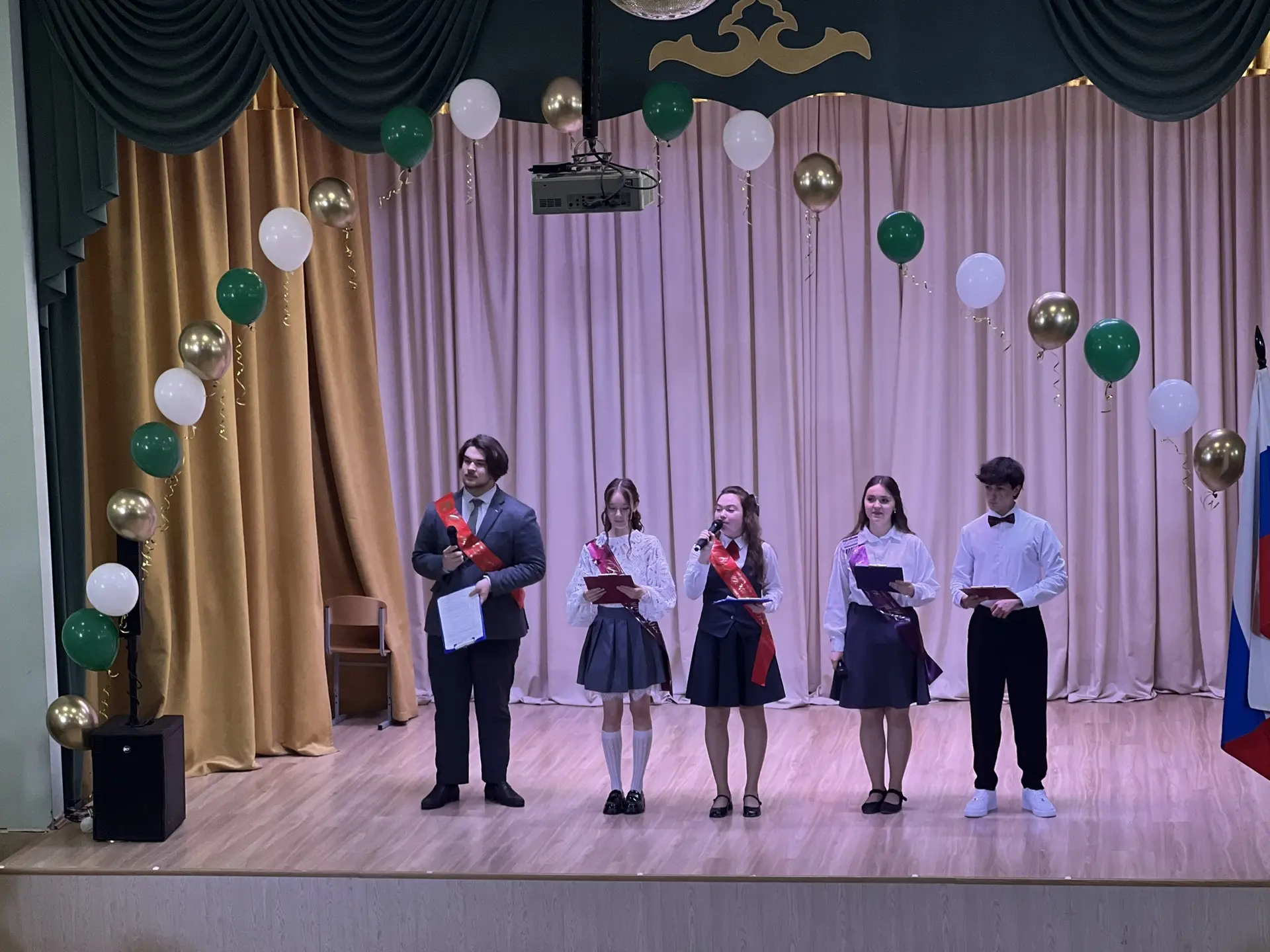 🔔 У наших девятиклассников сегодня тоже прозвенел последний звонок. Для кого-то он станет последним 