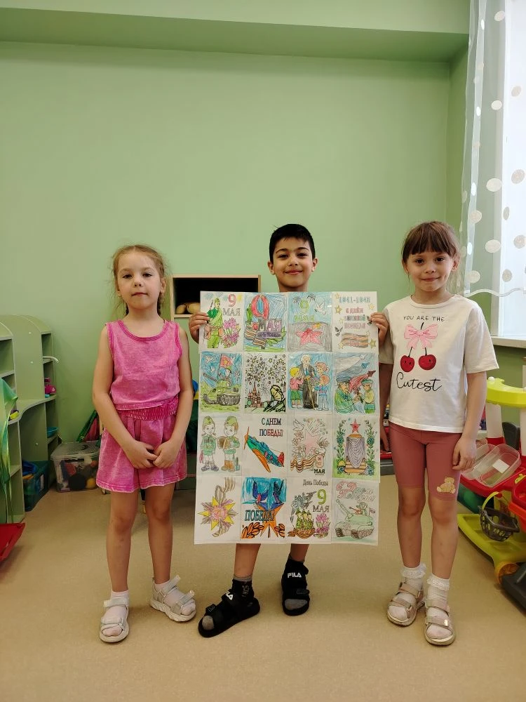 Лоскутное одеяло, созданное детьми подготовительной группы "Светлячки". " В каждом рисунке - спасибо