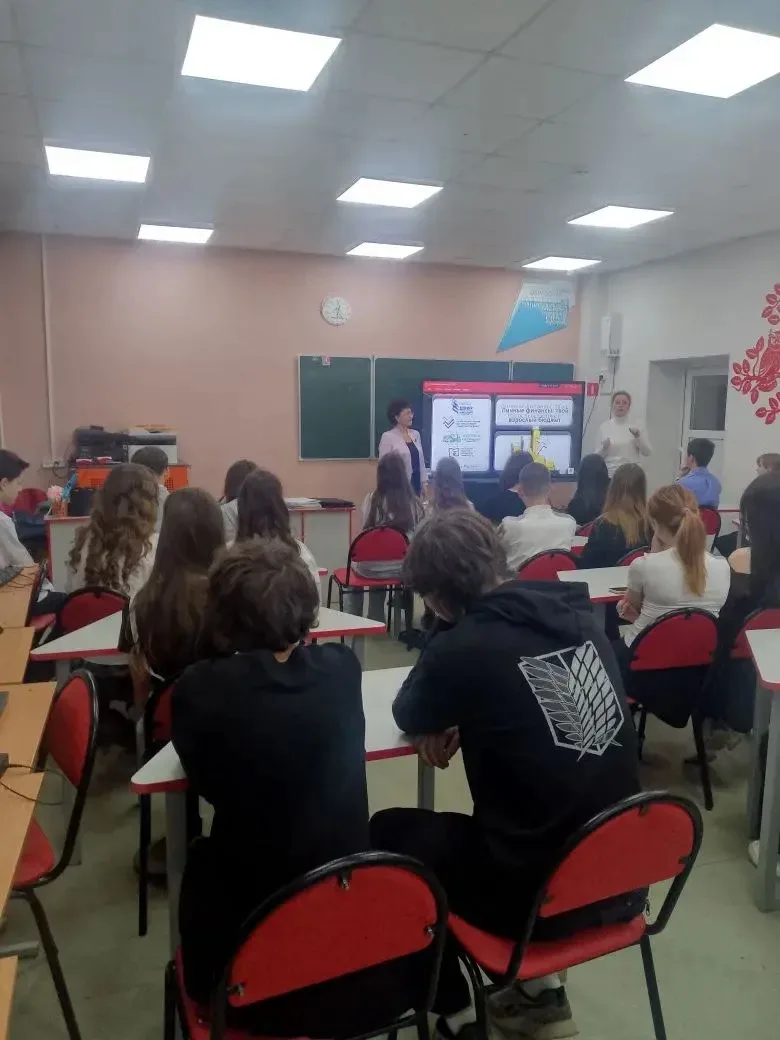 Сегодня в нашей школе прошло мероприятие по финансовой грамотности. Представители из ДВ...